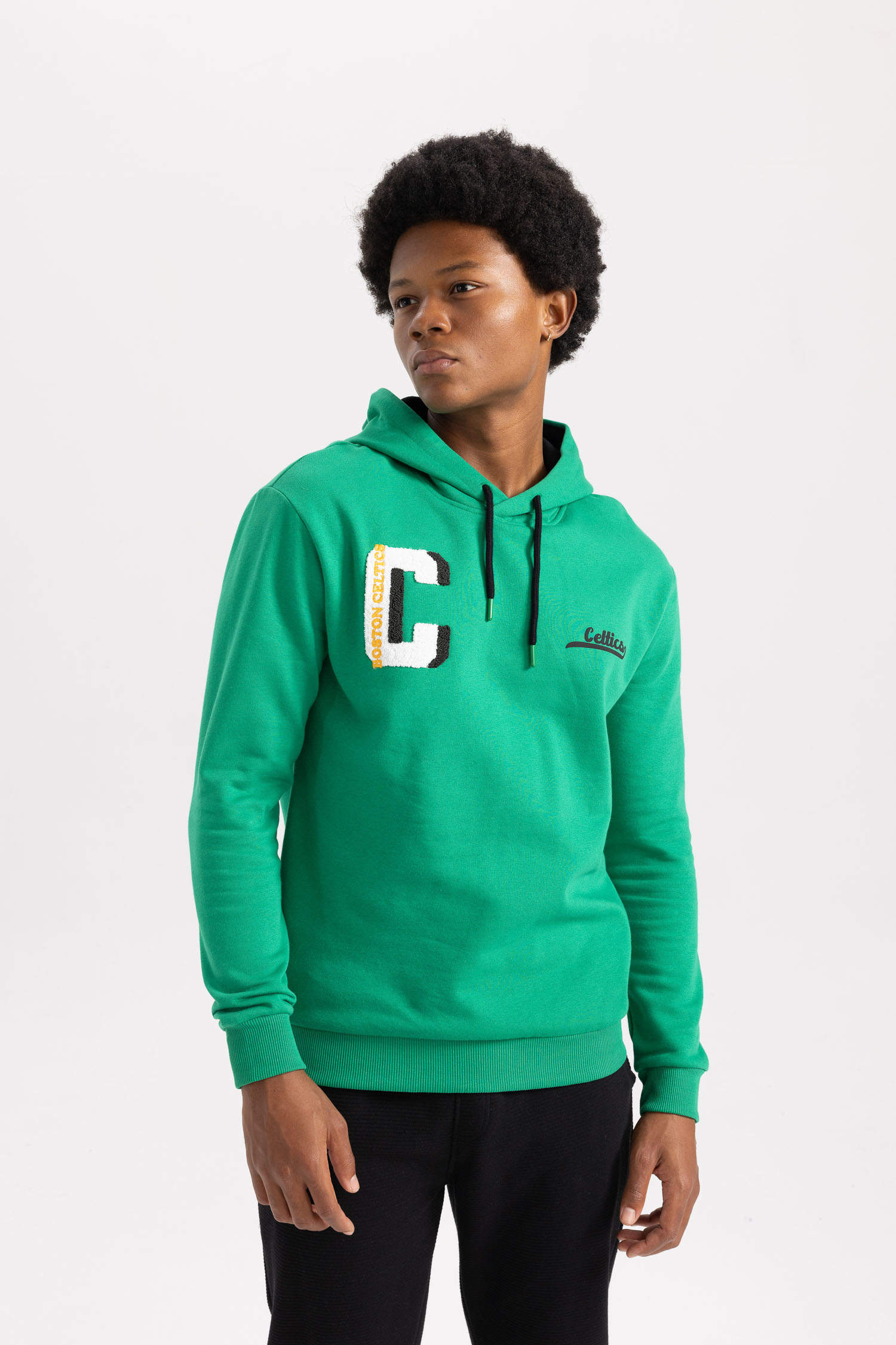 Green MAN Standard Fit Boston Celtics Licensed Long Sleeve Sweatshirt  2902405
