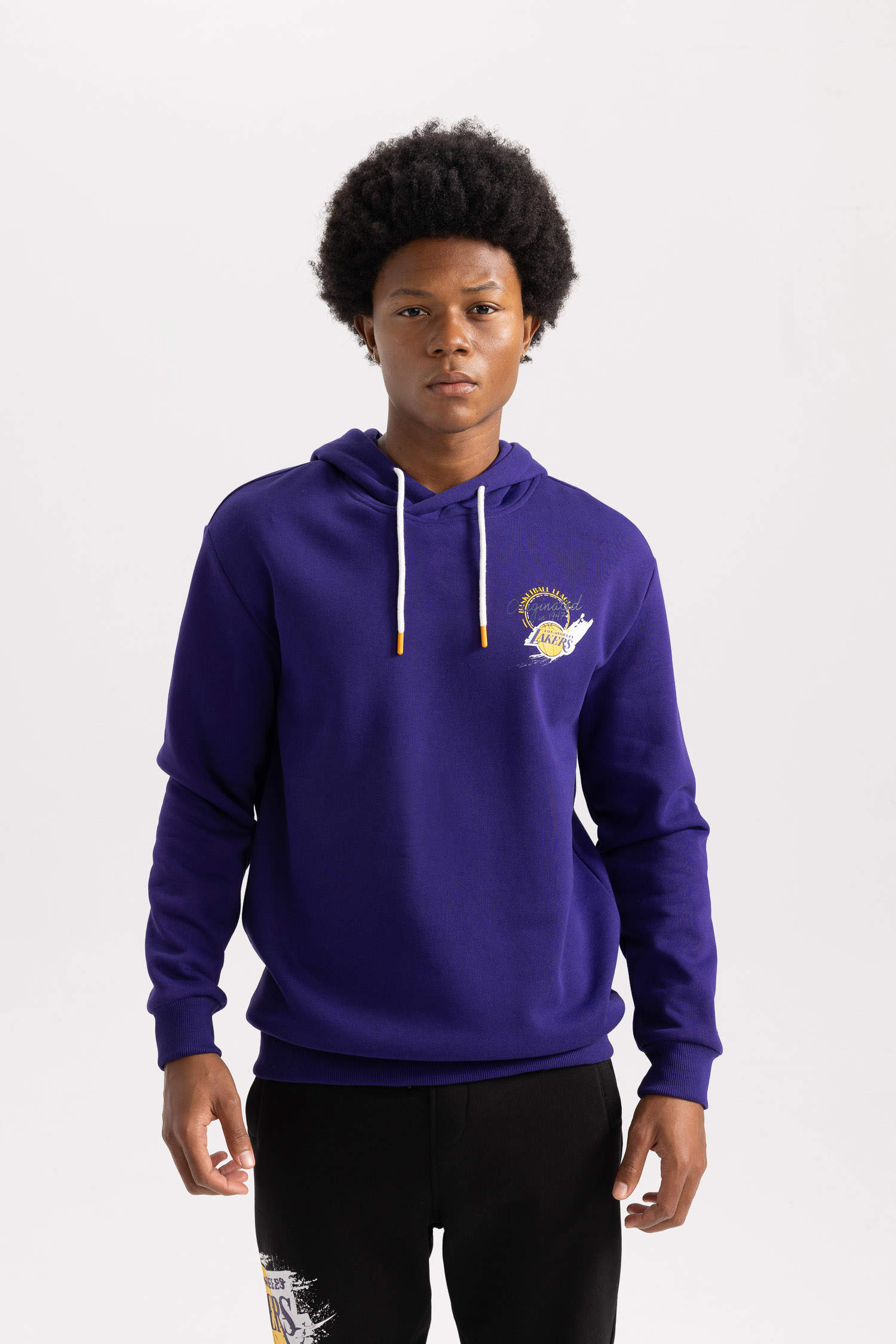 Navy MAN Comfort Fit NBA Los Angeles Lakers Licensed Long Sleeve Sweatshirt  2905072
