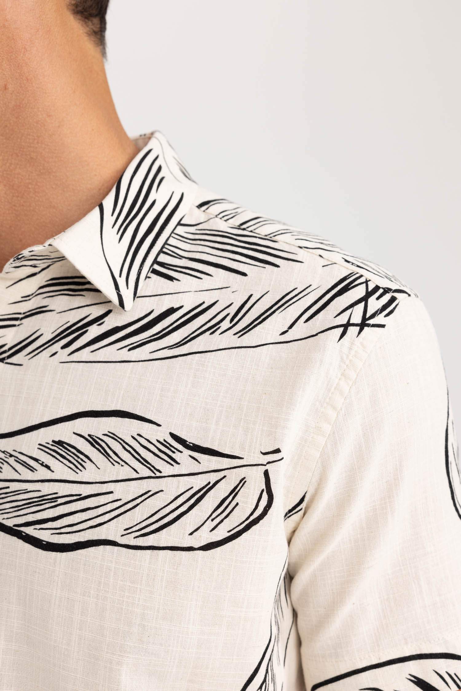 Regular Fit Polo Collar Woven Printed Short Sleeve Shirt