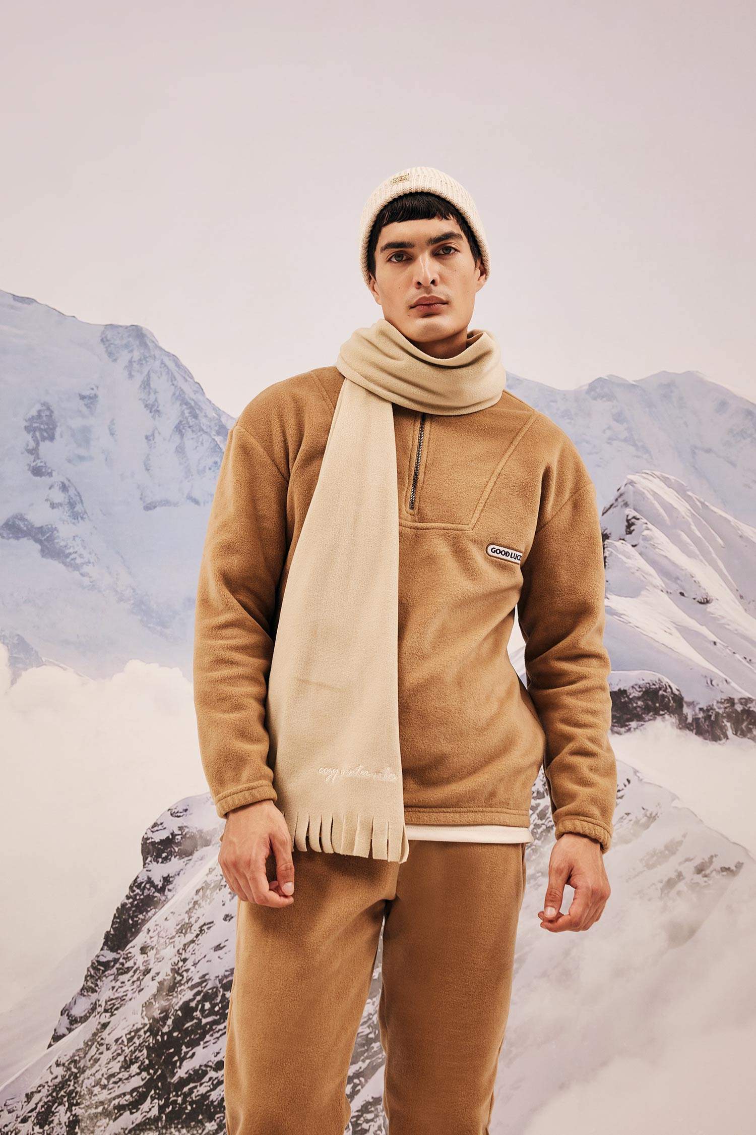 سويت شيرت قصة مريحة بياخة عالية بسحاب