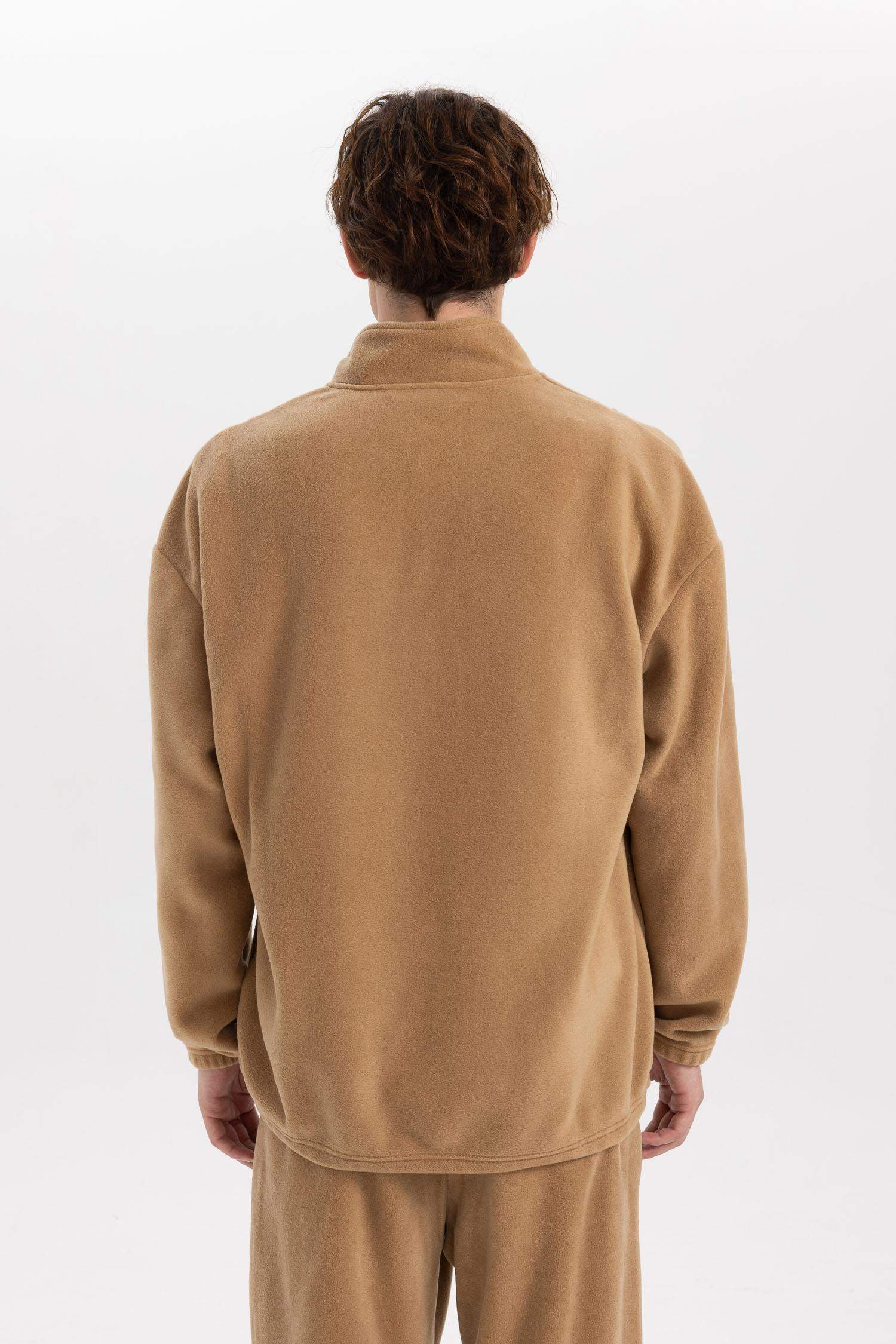 سويت شيرت قصة مريحة بياخة عالية بسحاب