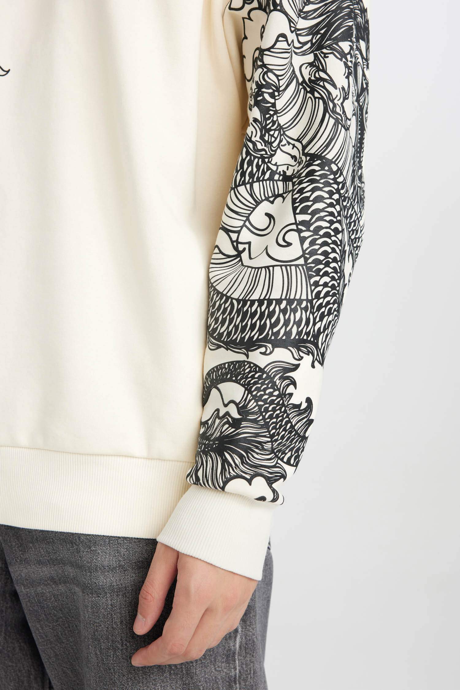 Oversize Geniş Kalıp Kapüşonlu Baskılı Sweatshirt