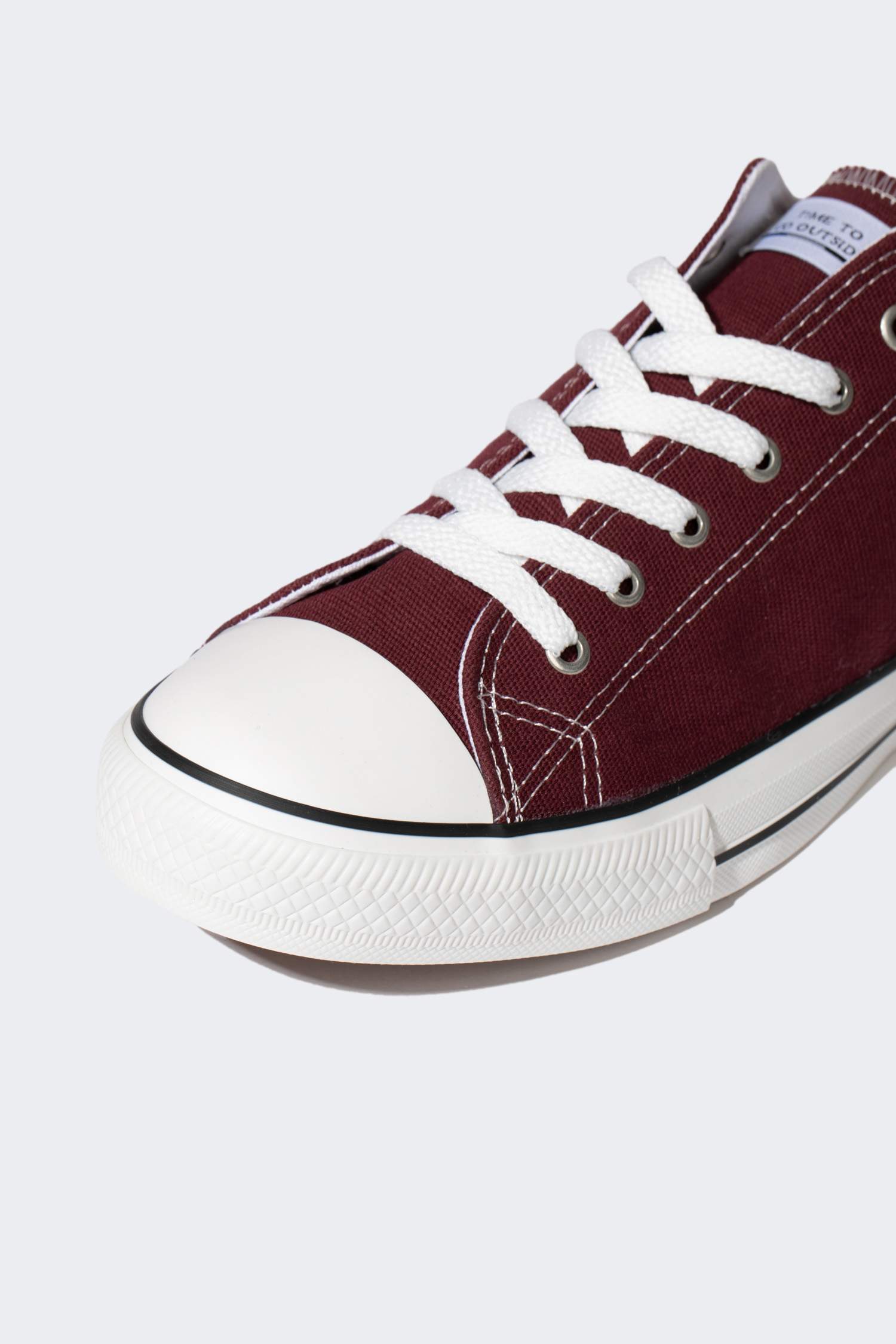 سنيكرز كتان رجالي بكعب مسطح برباط