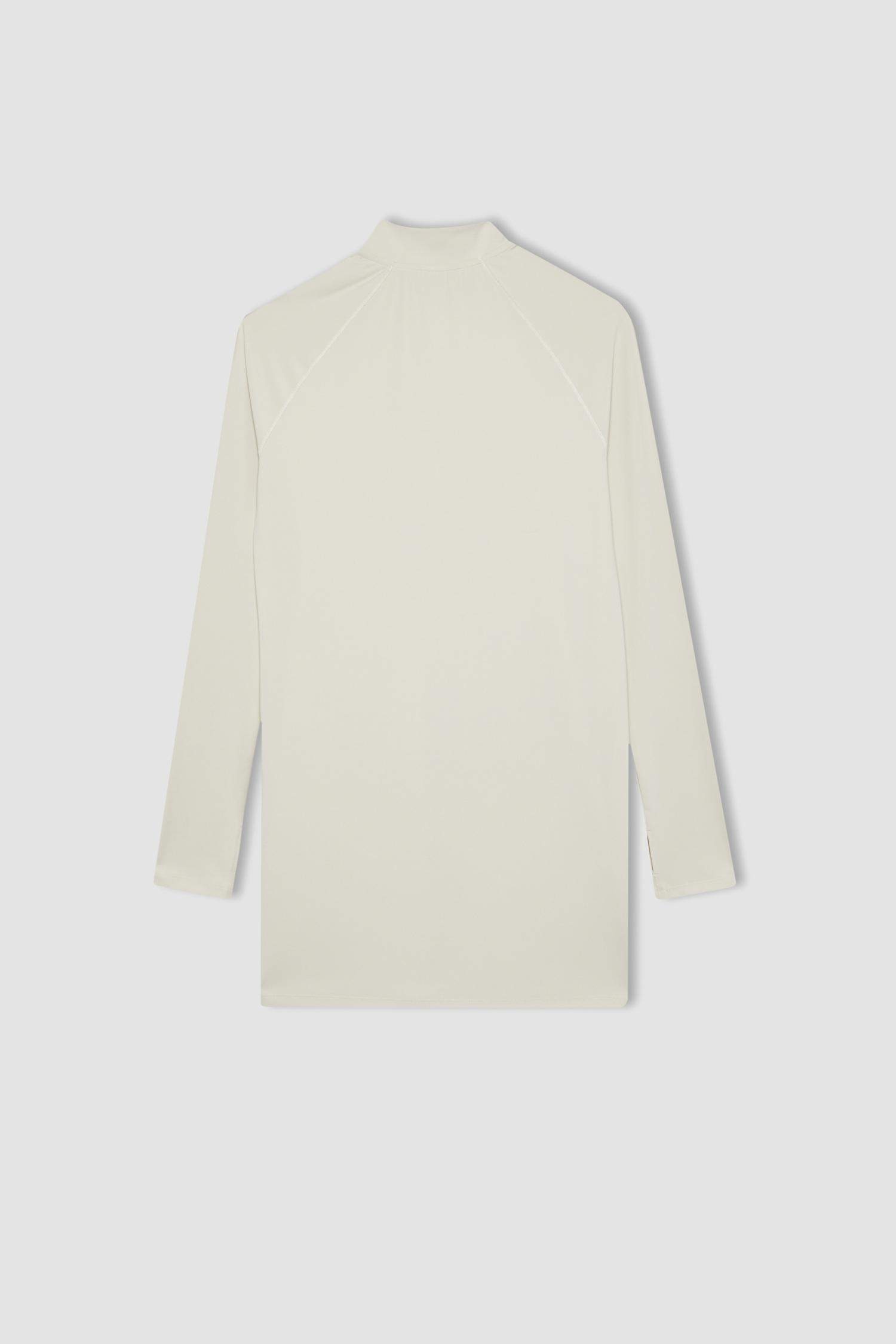 تيشيرت رياضي كم طويل قصة طويلة بطبعة شعار