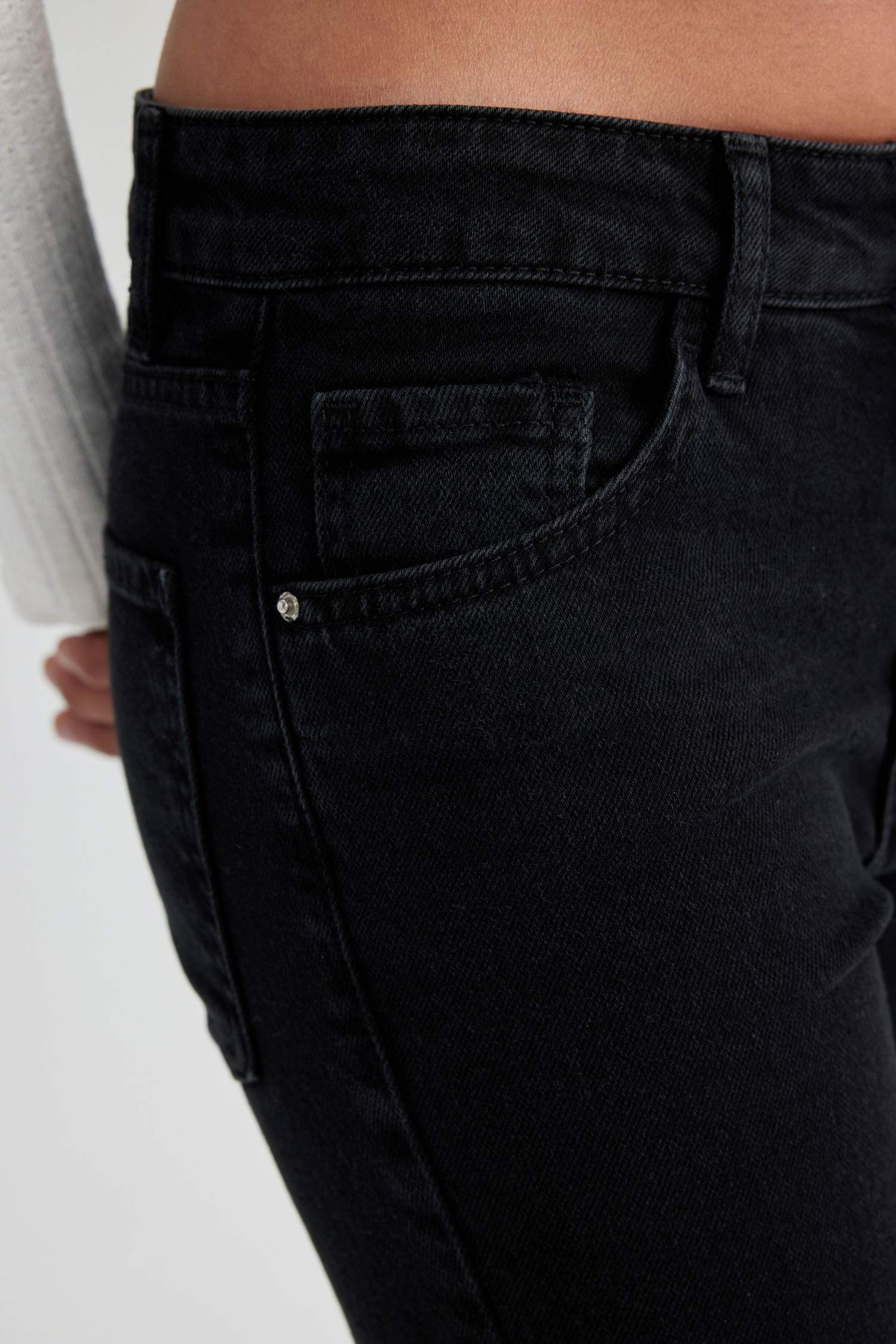 بنطلون جينز سليم فيت طول الكاحل