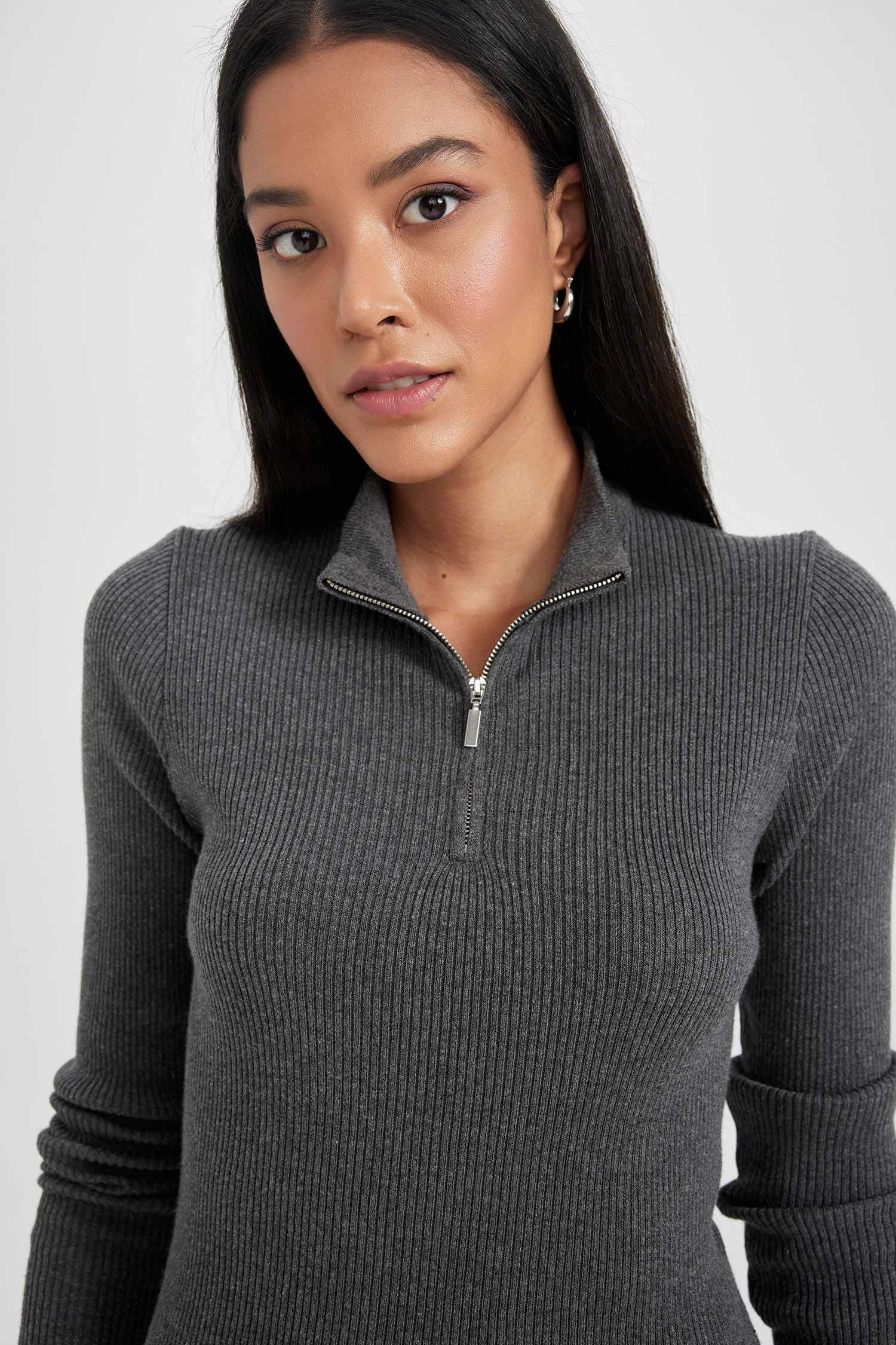 Свитер на молнии