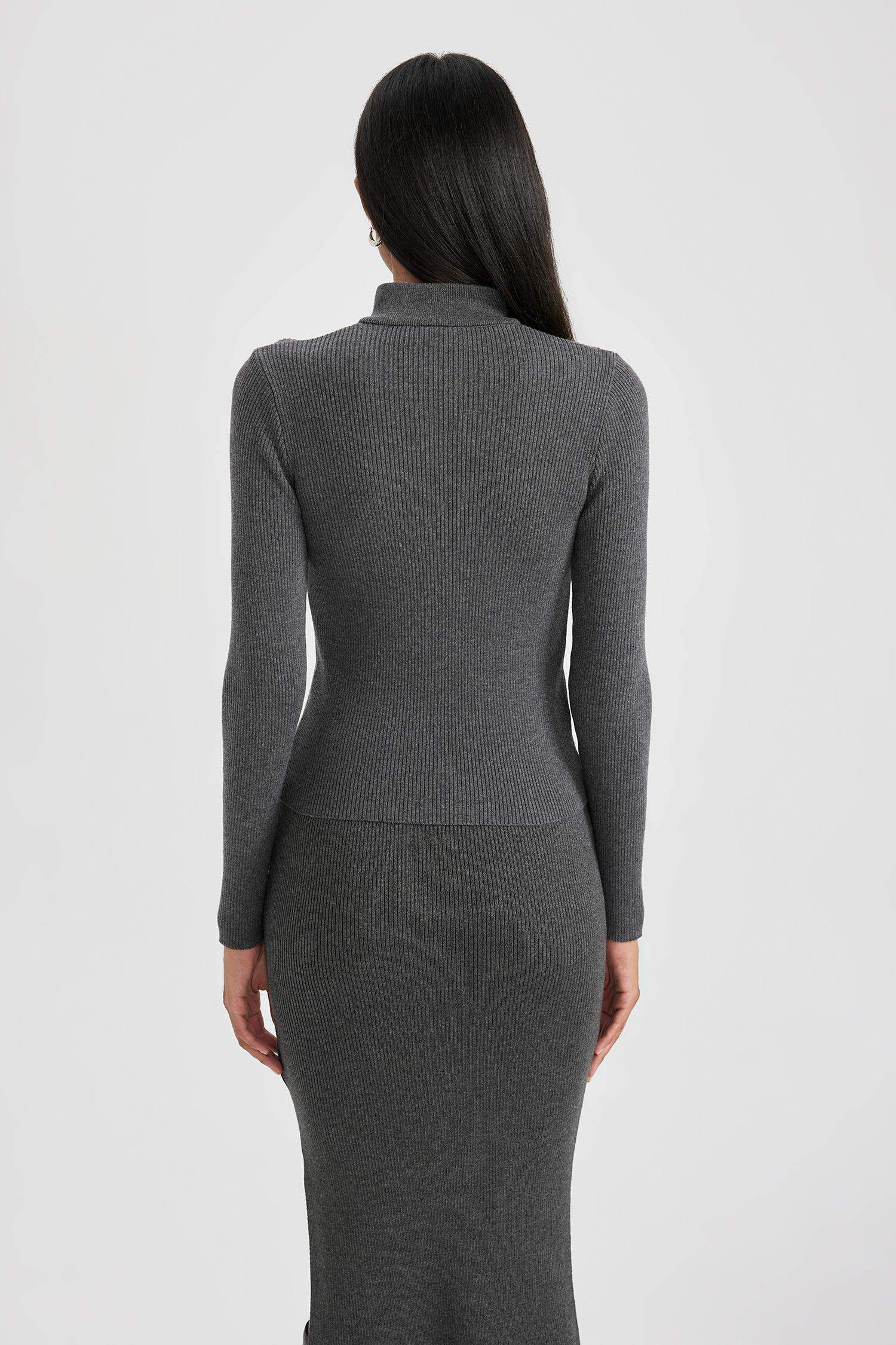 Свитер на молнии