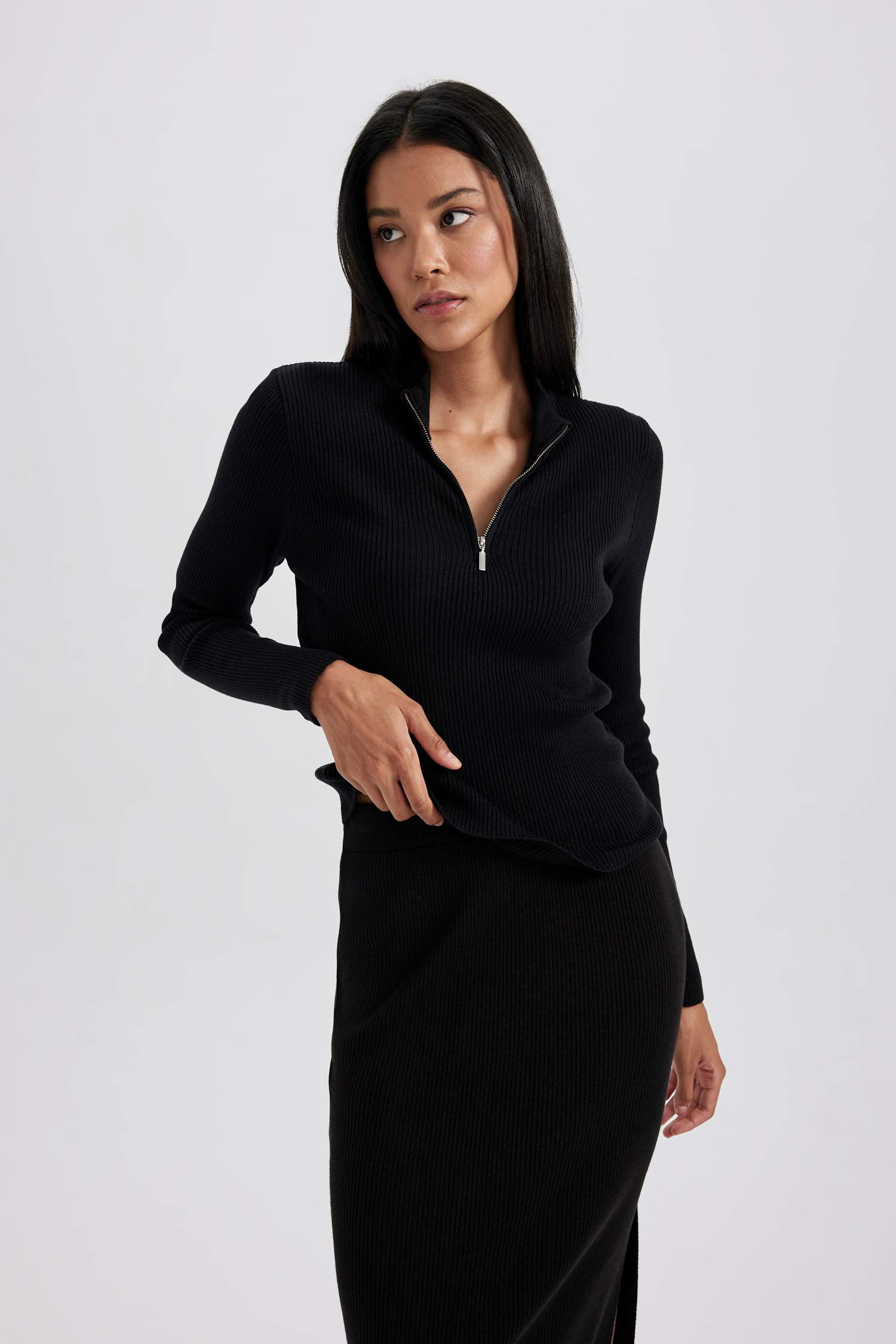 Свитер на молнии