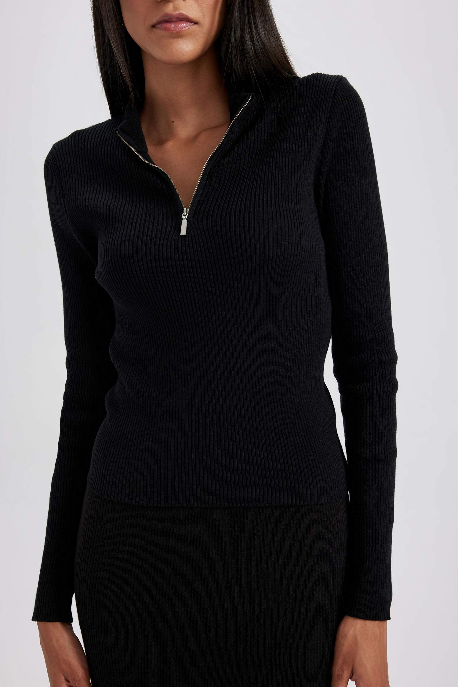 Свитер на молнии