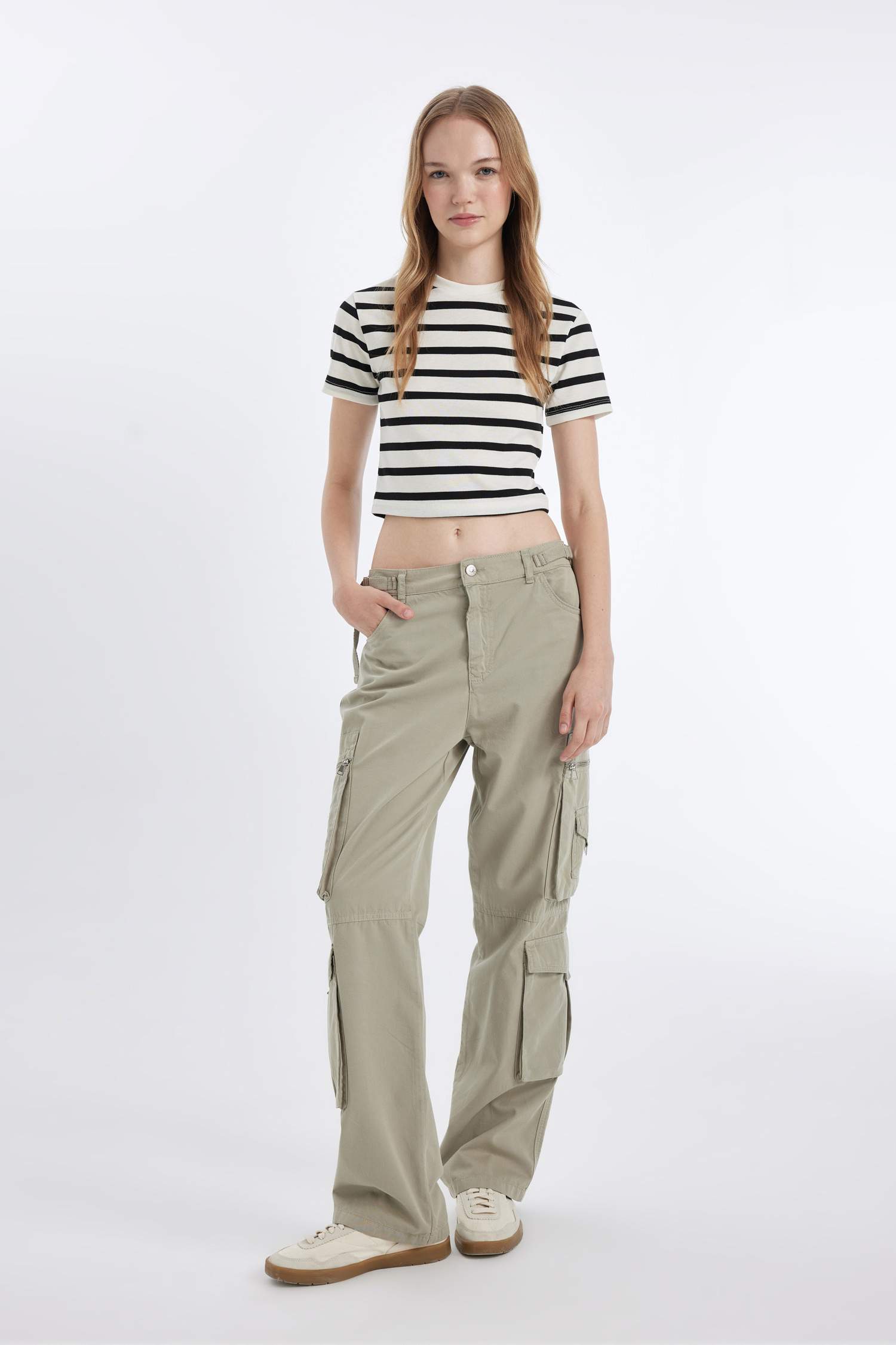 Fitted Ribbon Basic T-Shirt