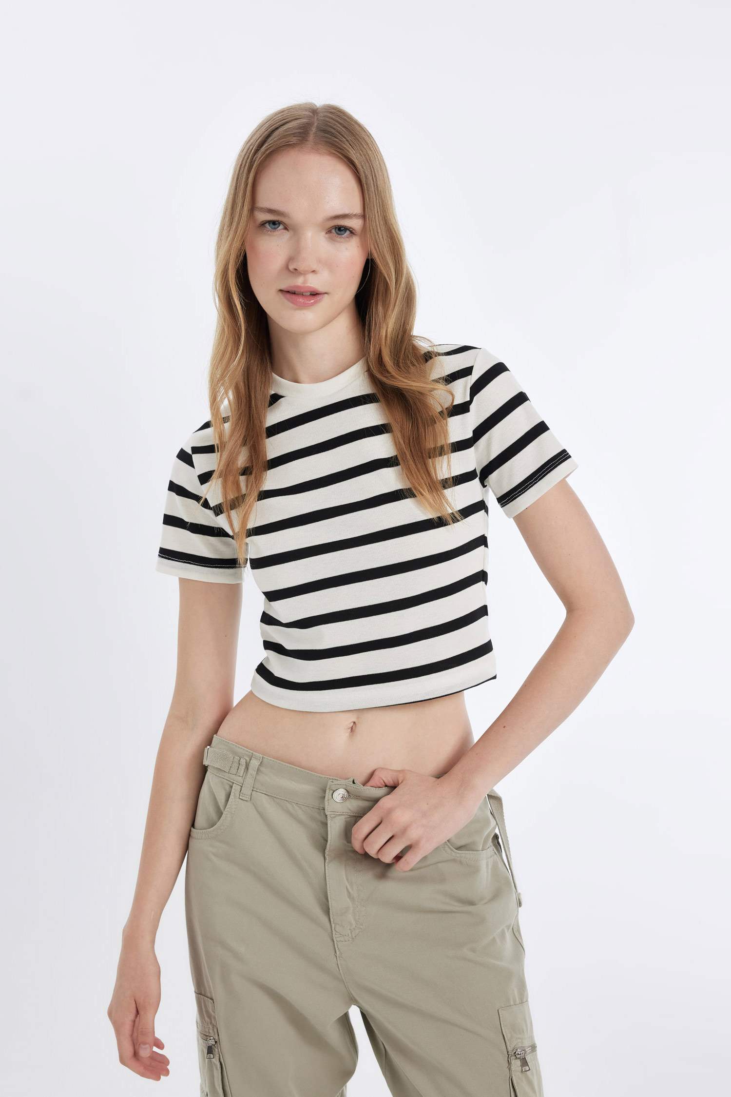 Fitted Ribbon Basic T-Shirt