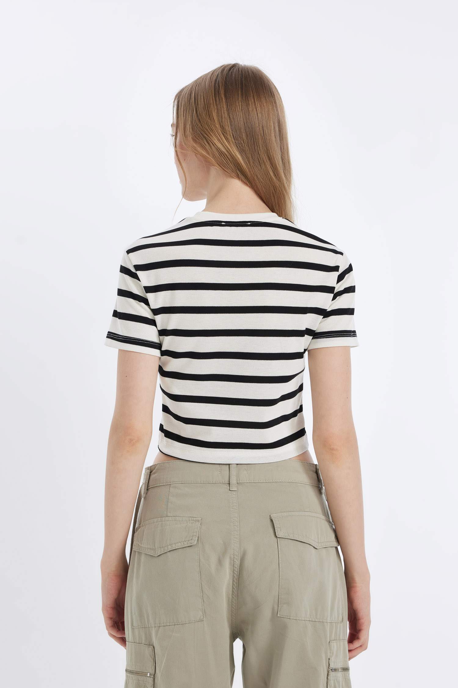 Fitted Ribbon Basic T-Shirt