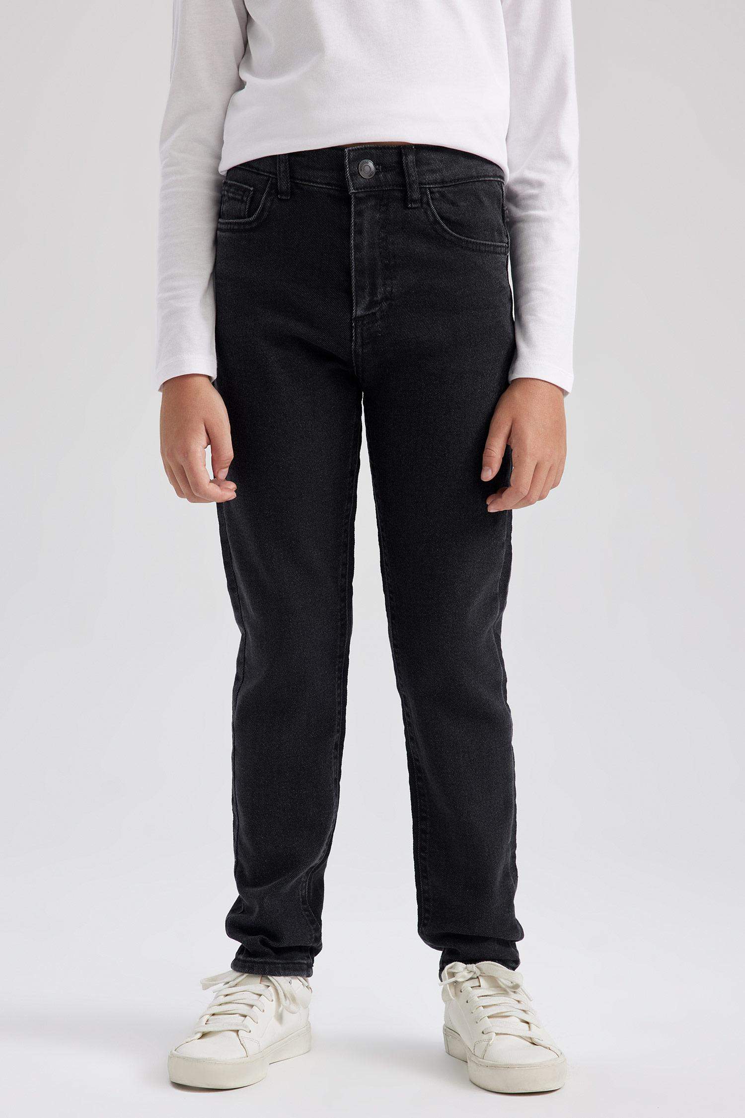 بنطلون جينز اولادي سليم فيت برجل ضيقة