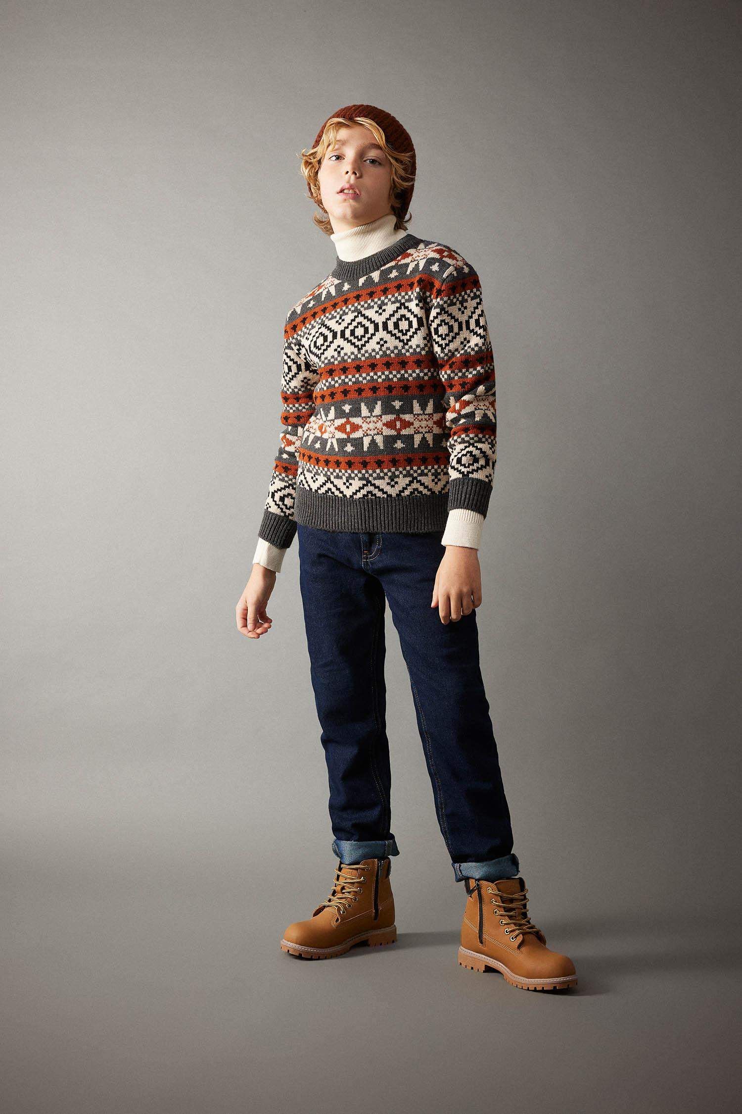 بنطلون جينز سليم فيت برجل ضيق