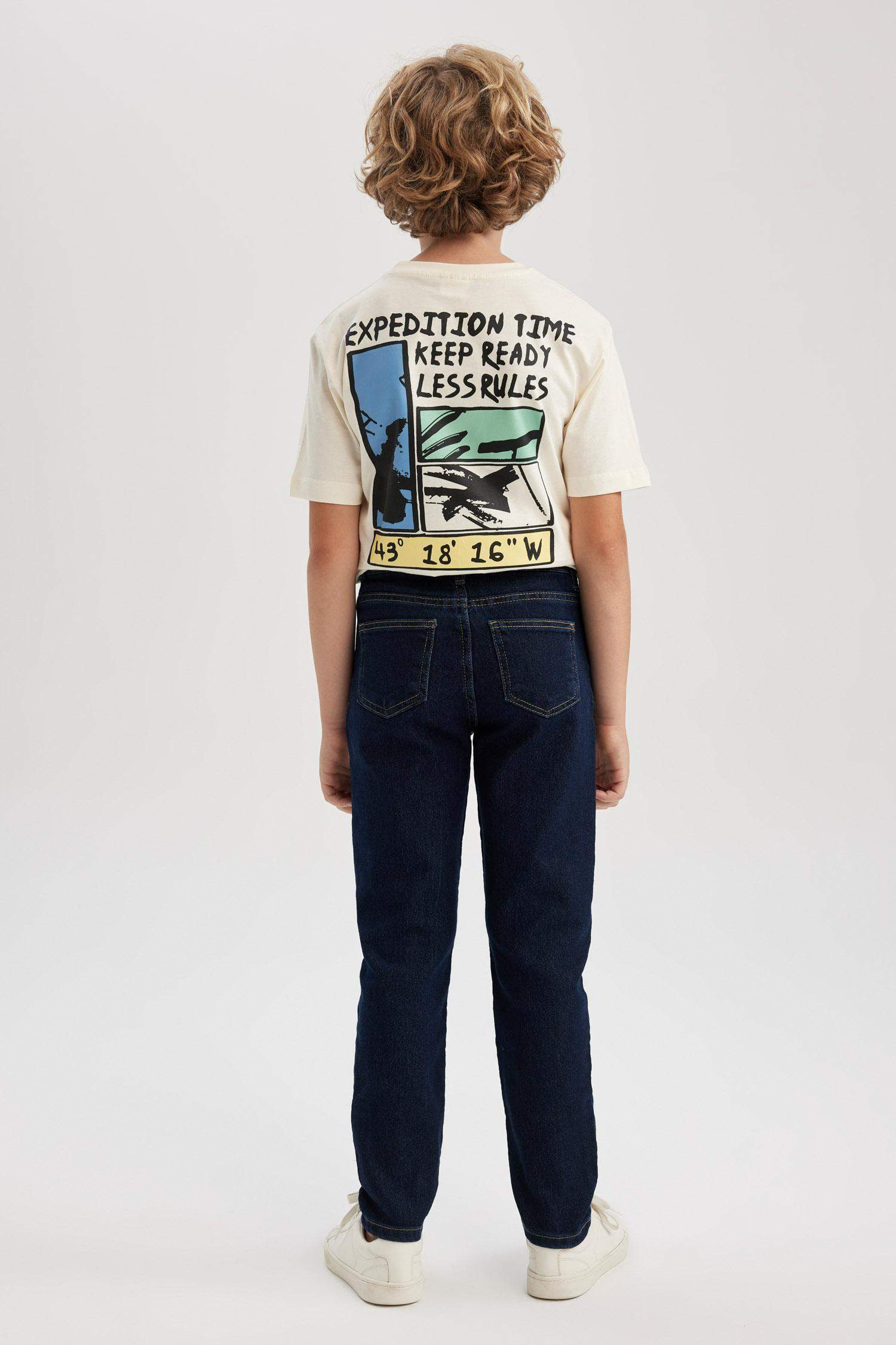 بنطلون جينز سليم فيت برجل ضيق