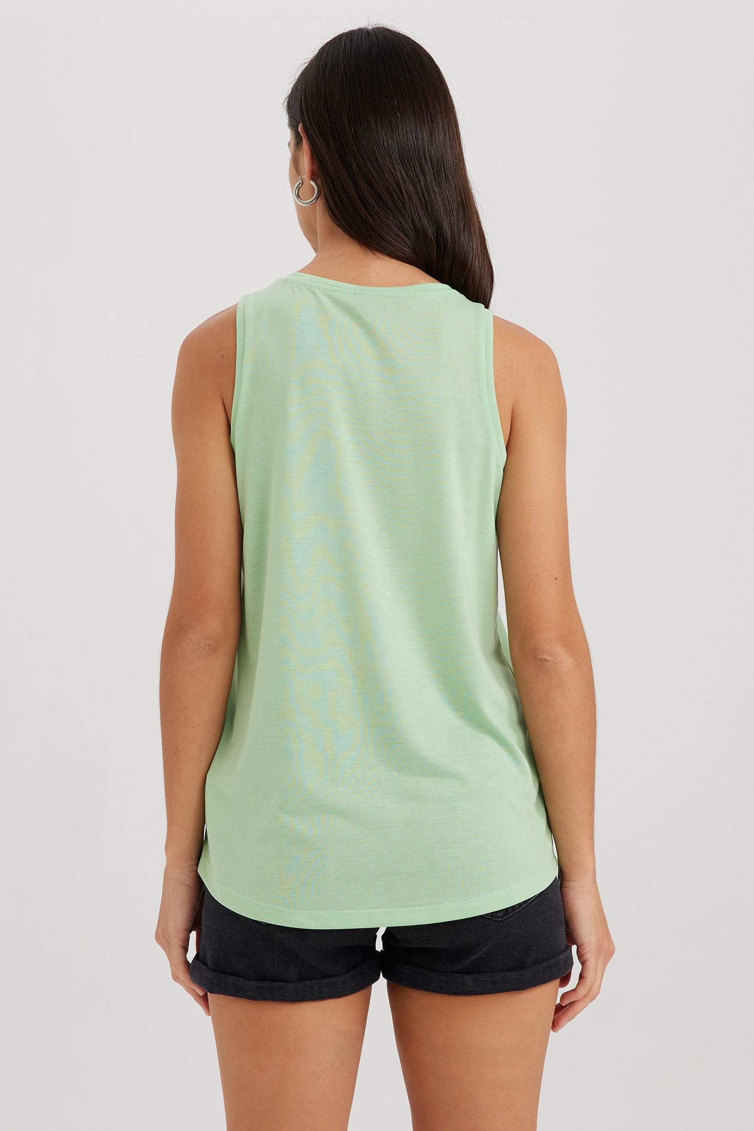 فانيلة بقصة عادية مطبوع