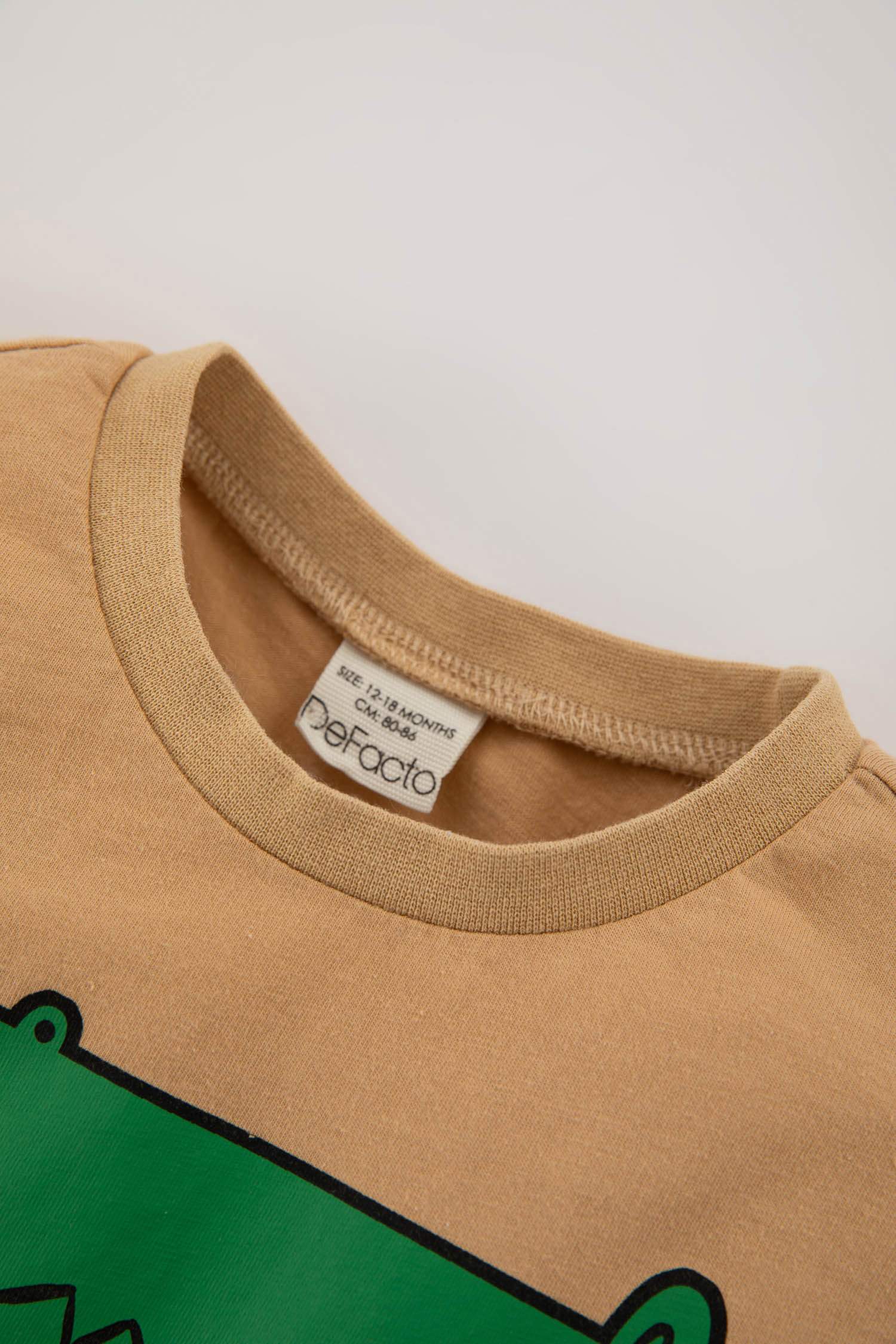 طقم ولادي شورت تي شيرت - قطعتين