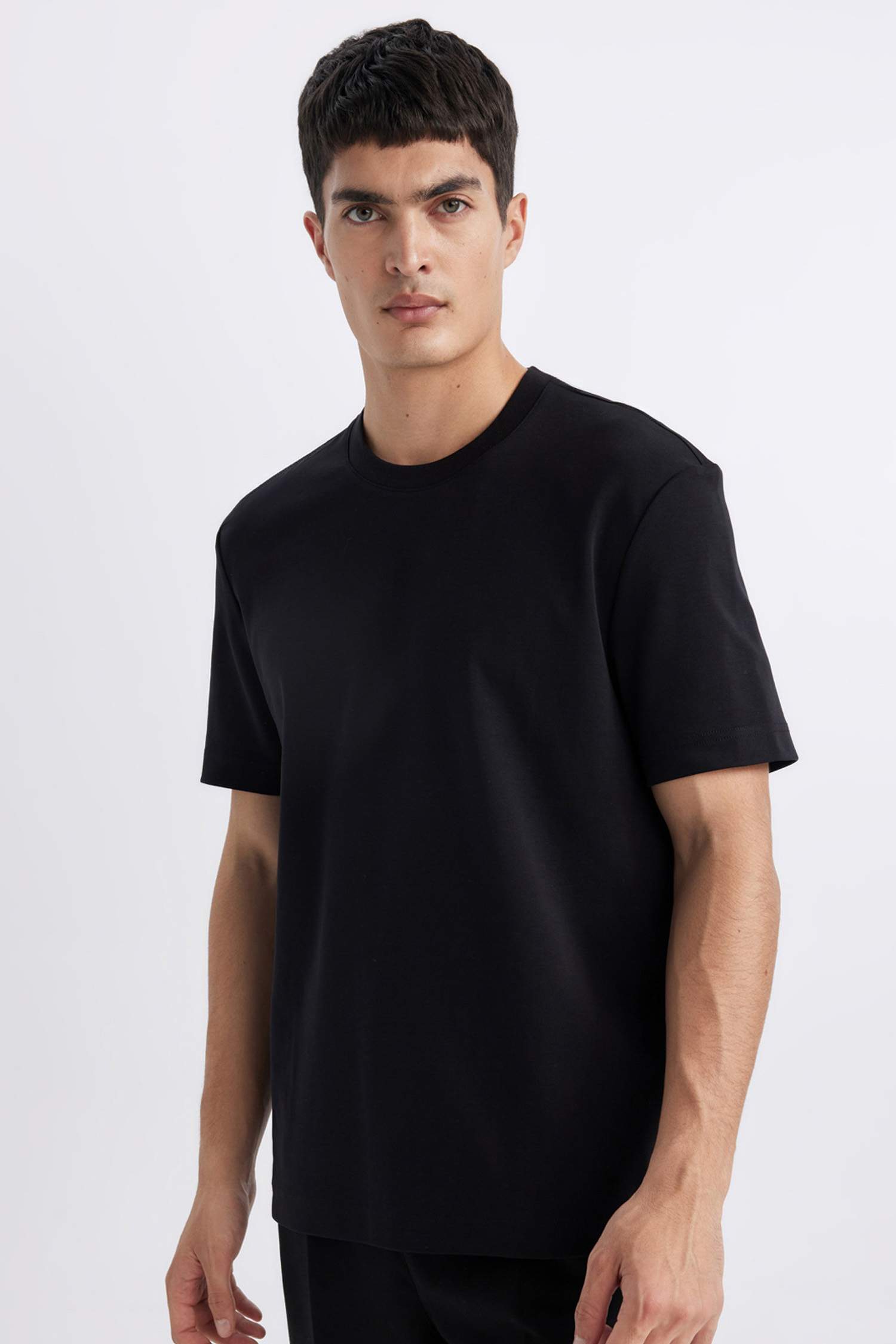 تي شيرت نص ردن قصة عادية بياخة مستديرة