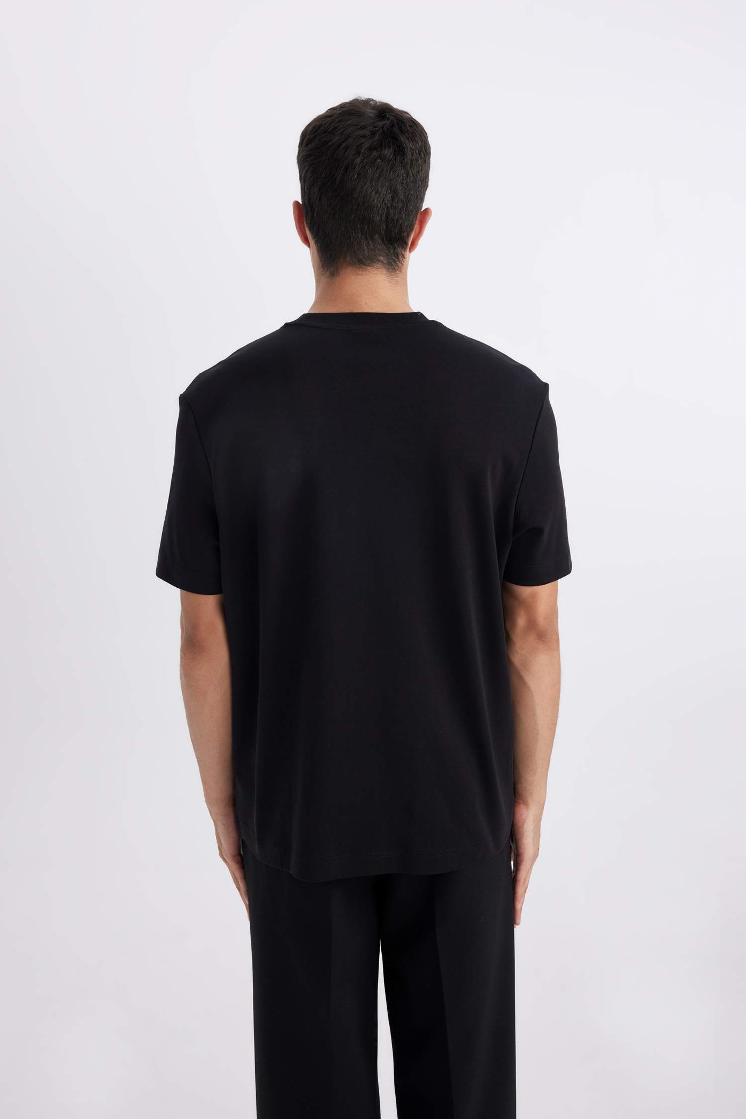 تي شيرت نص ردن قصة عادية بياخة مستديرة