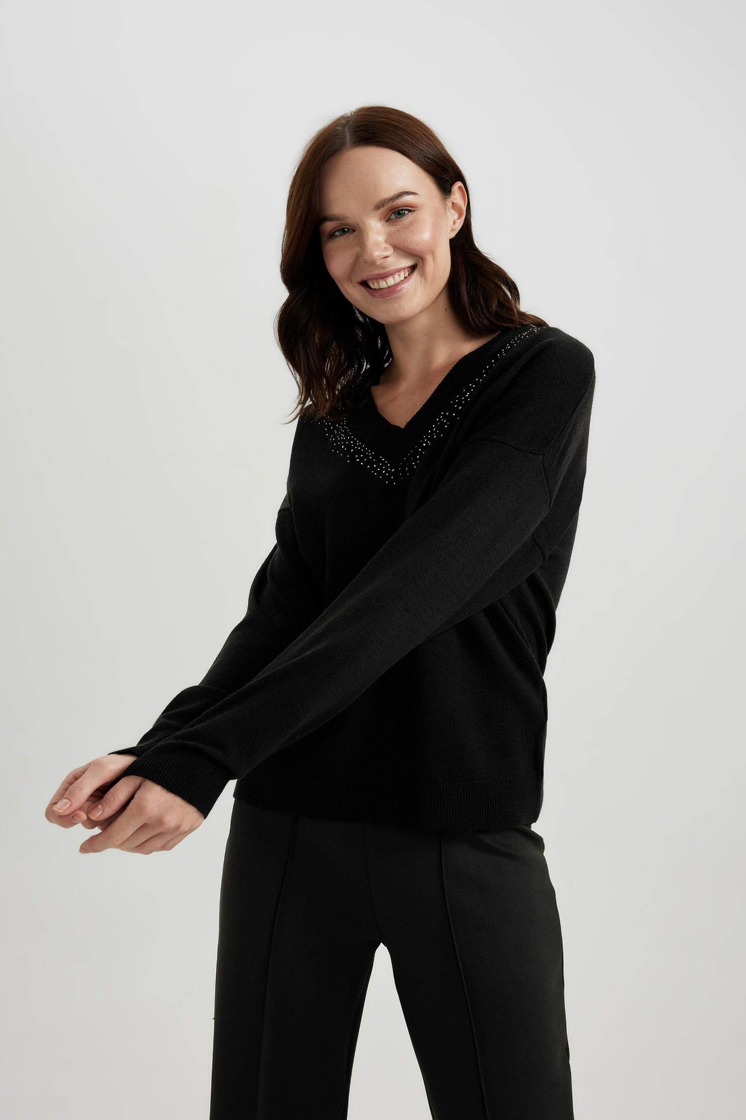 بلوفر قصة عادية بياقة V