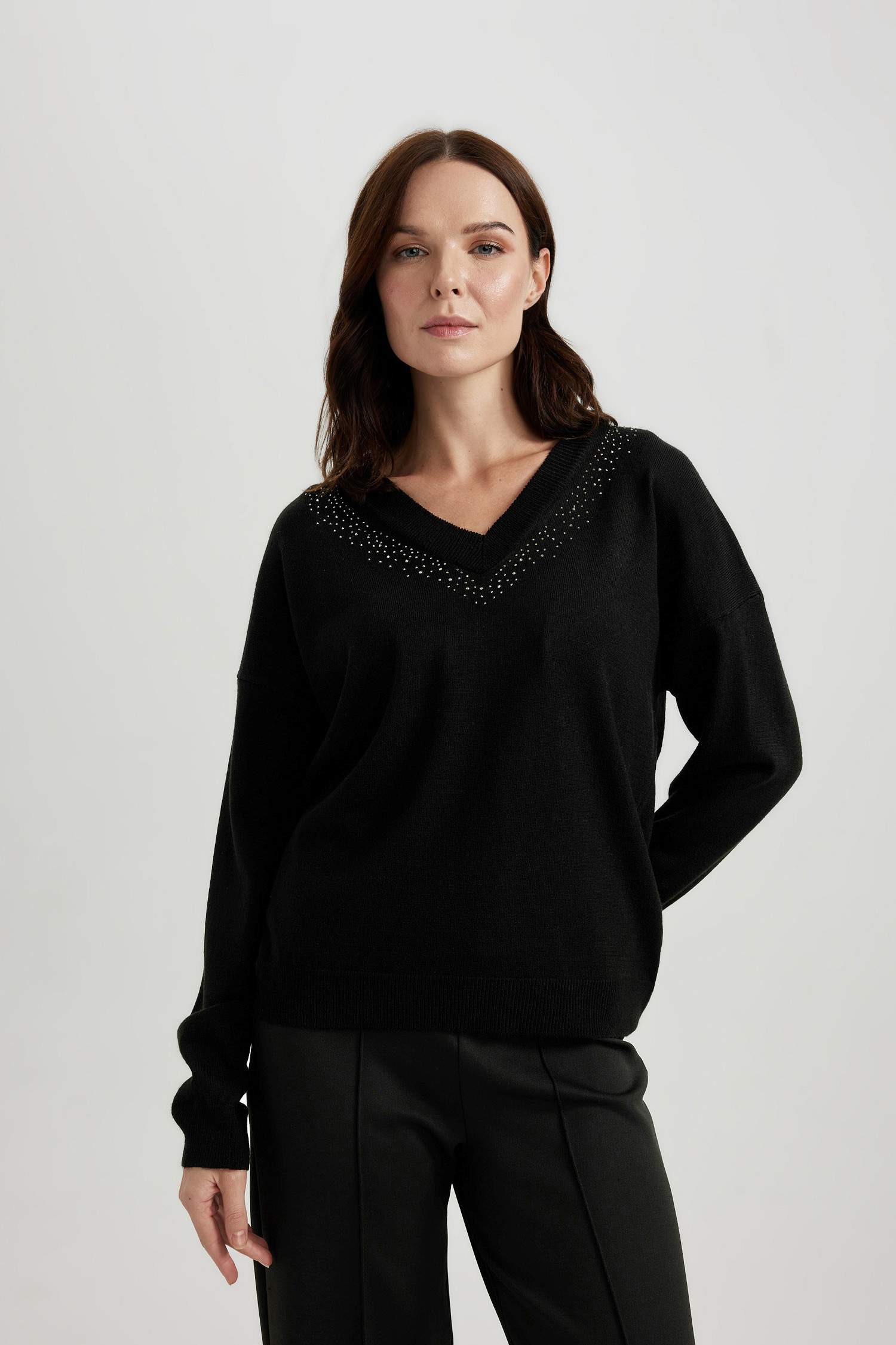 بلوفر قصة عادية بياقة V