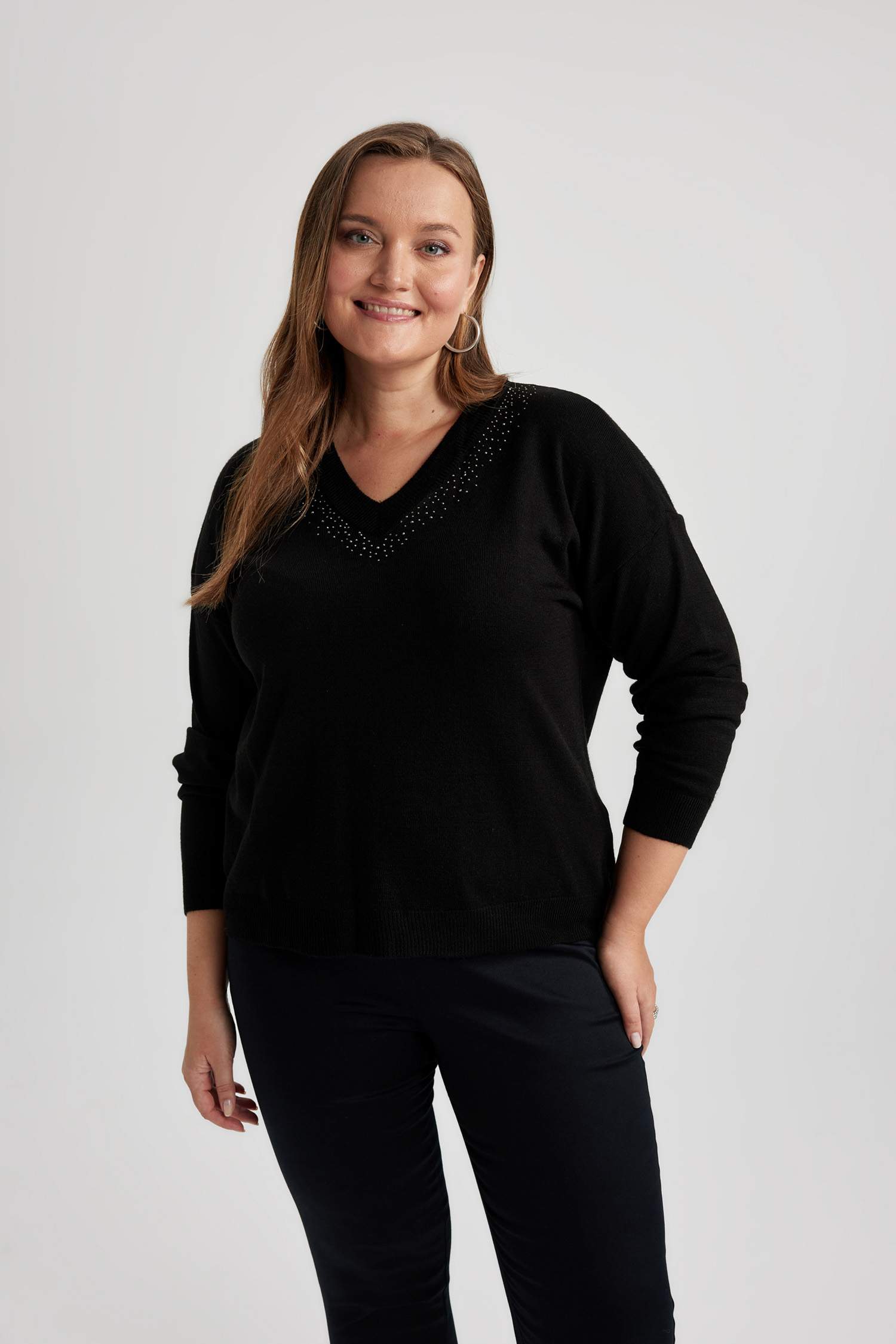 بلوفر قصة عادية بياقة V