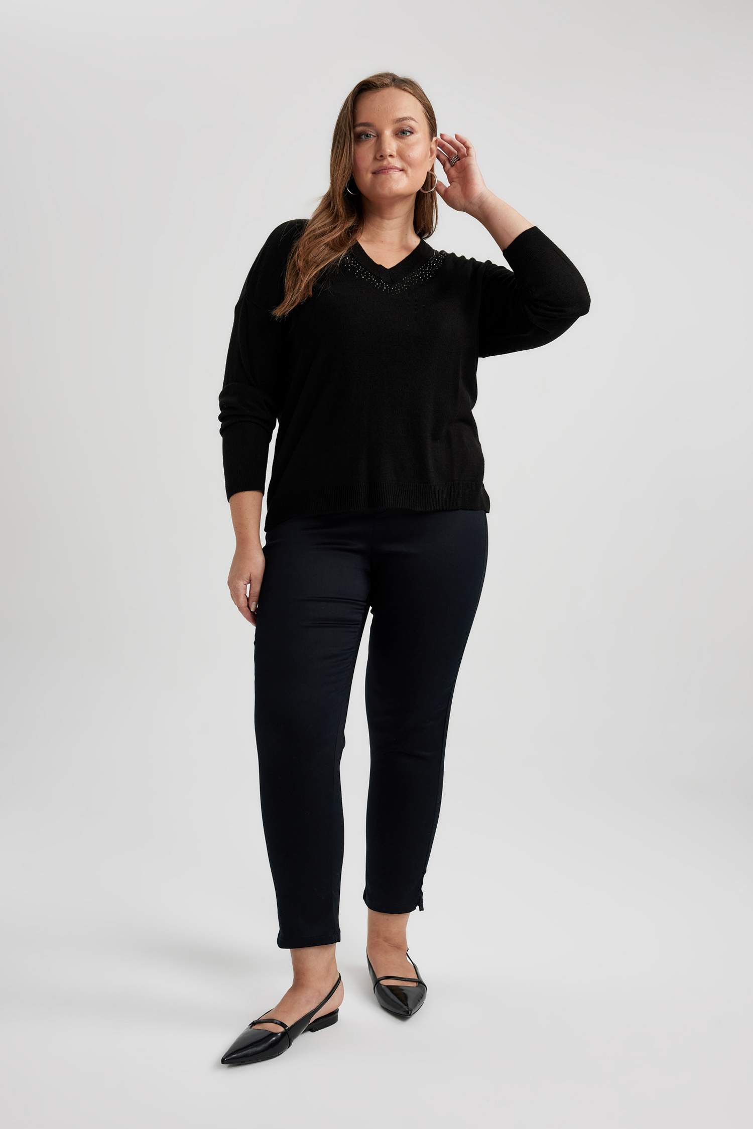 بلوفر قصة عادية بياقة V