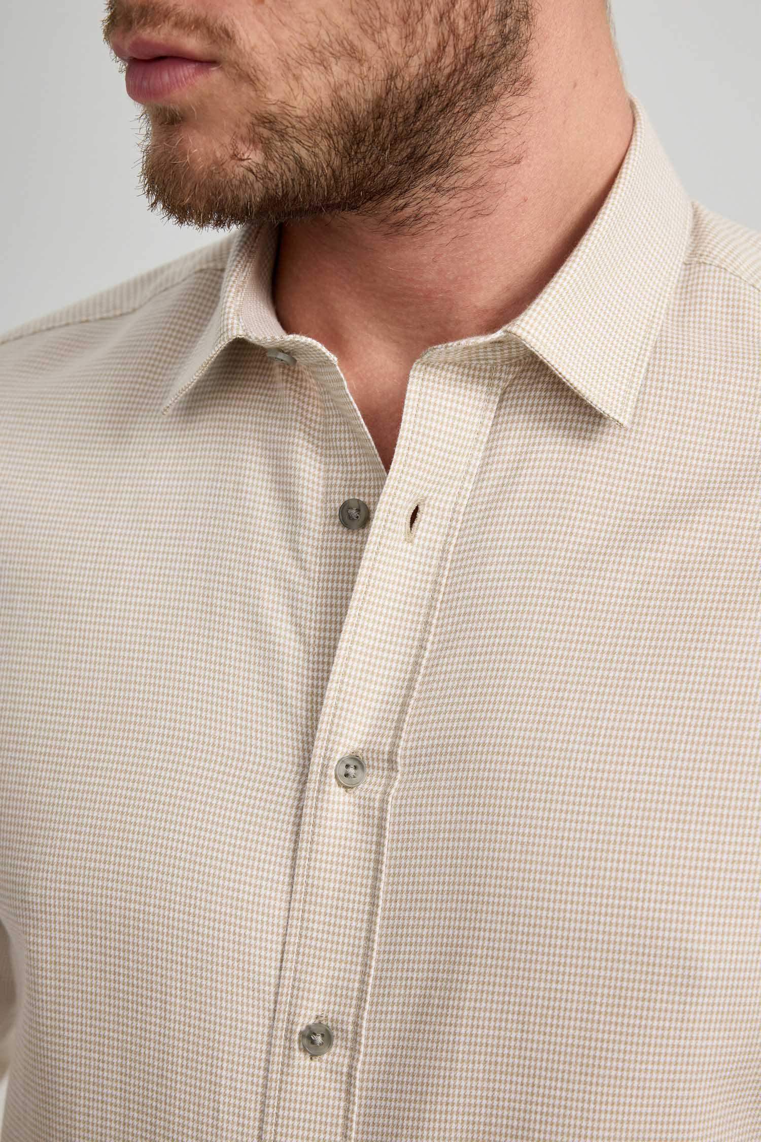 Рубашка приталенного кроя с длинным рукавом