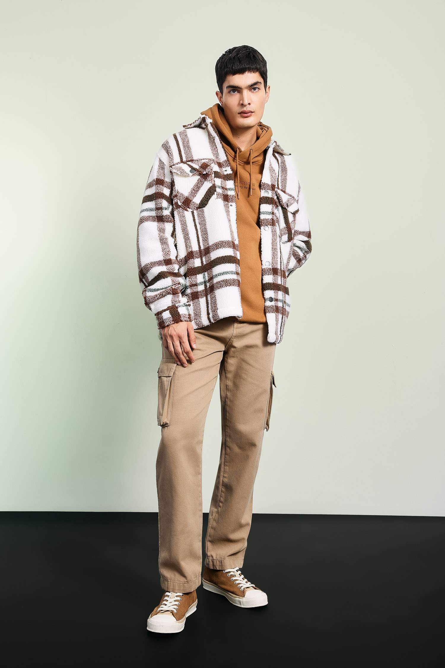 جاكيت قميص كاروهات قصة مريحة بياخة بولو بجيب