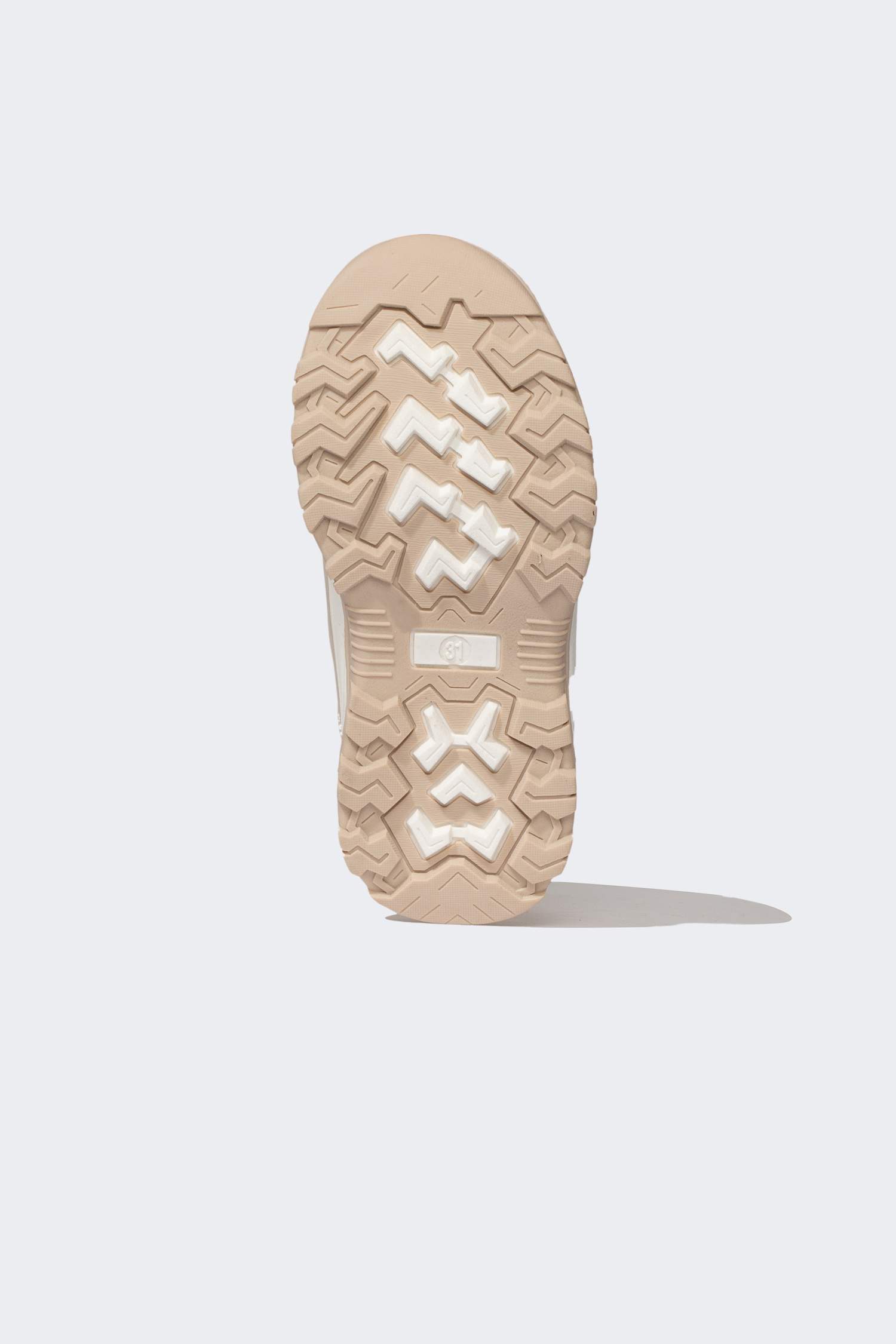 بوت بناتي جلد صناعي بكعب مسنن