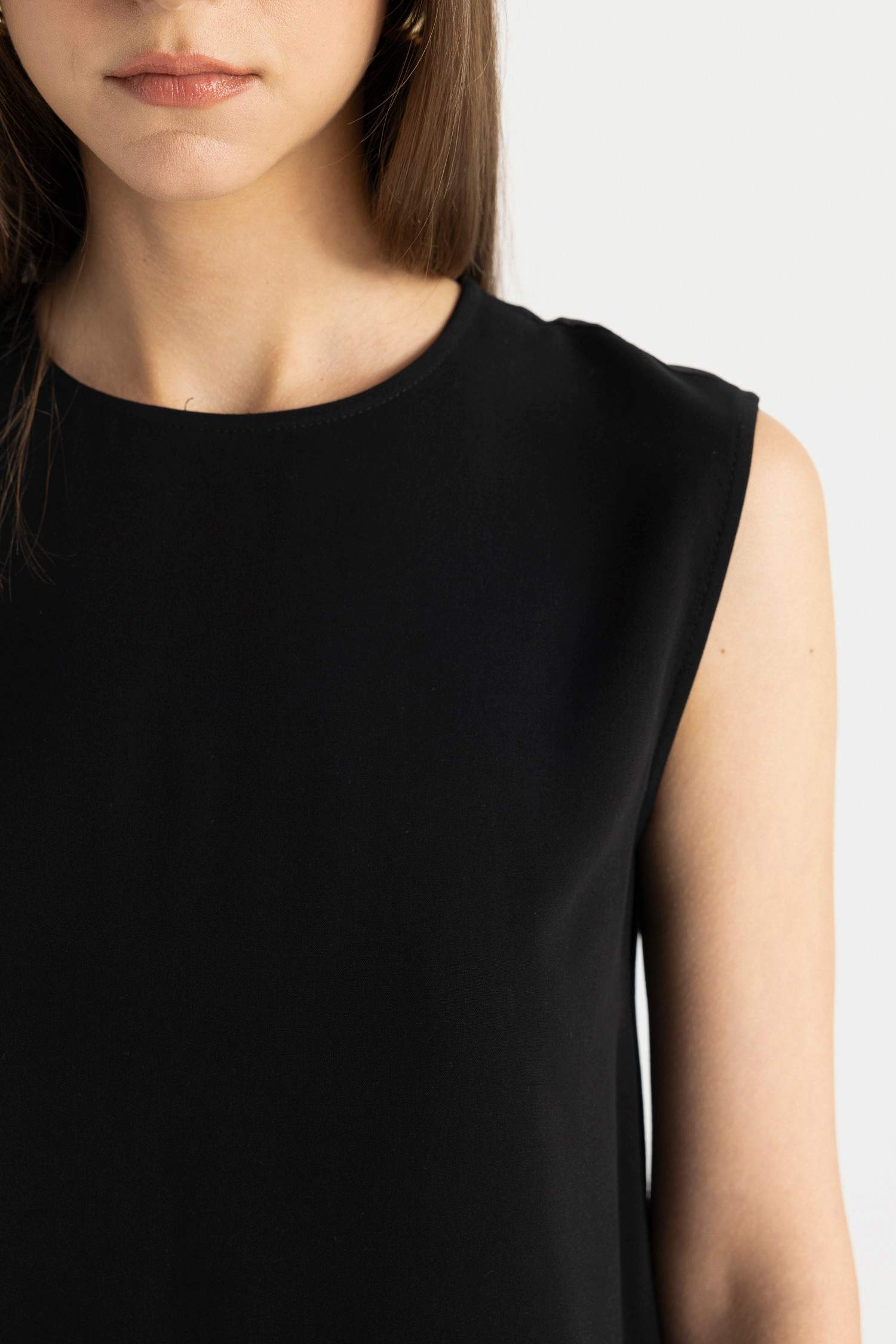 تيشيرت كت قصة عادية ورقبة مستديرة