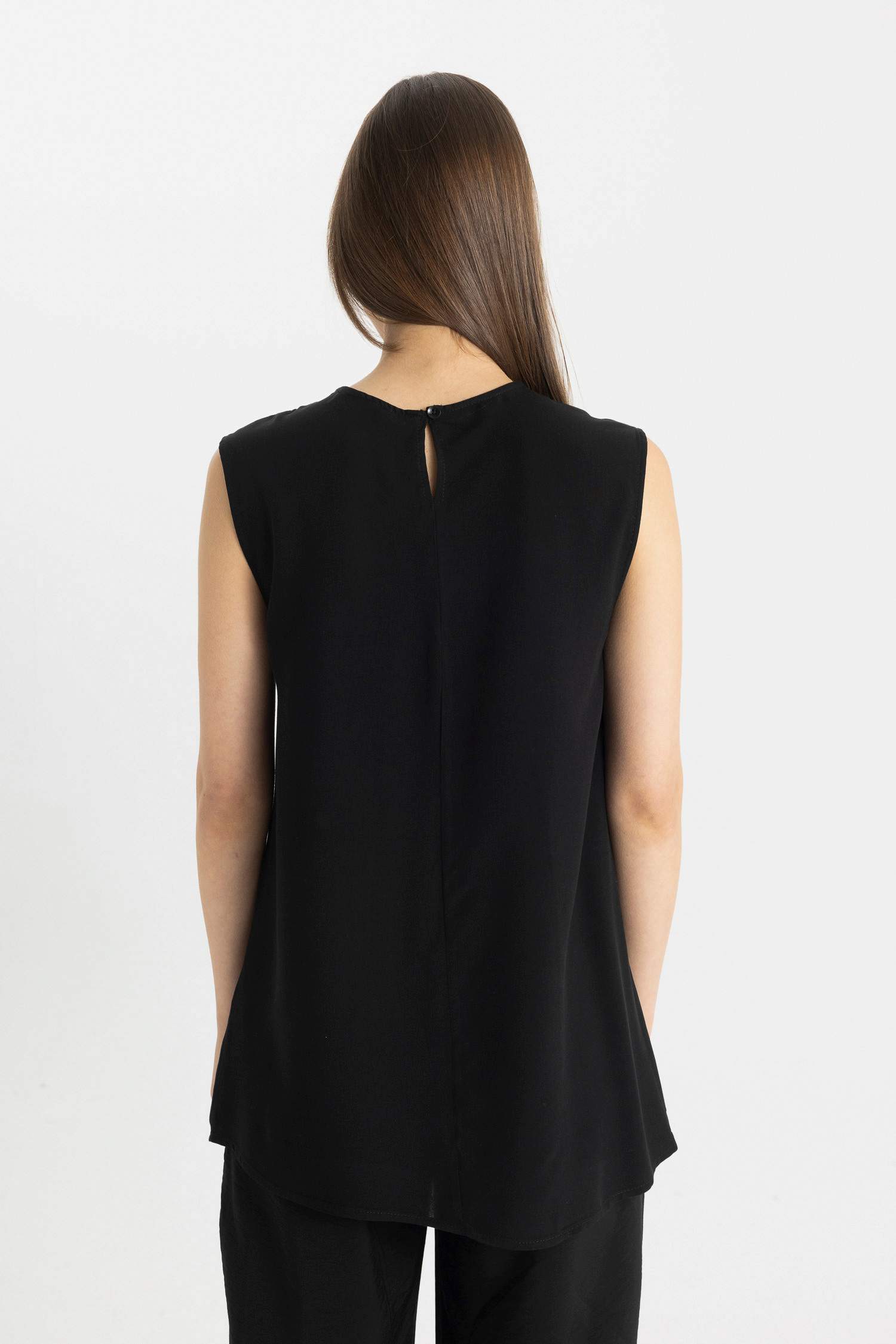 تيشيرت كت قصة عادية ورقبة مستديرة