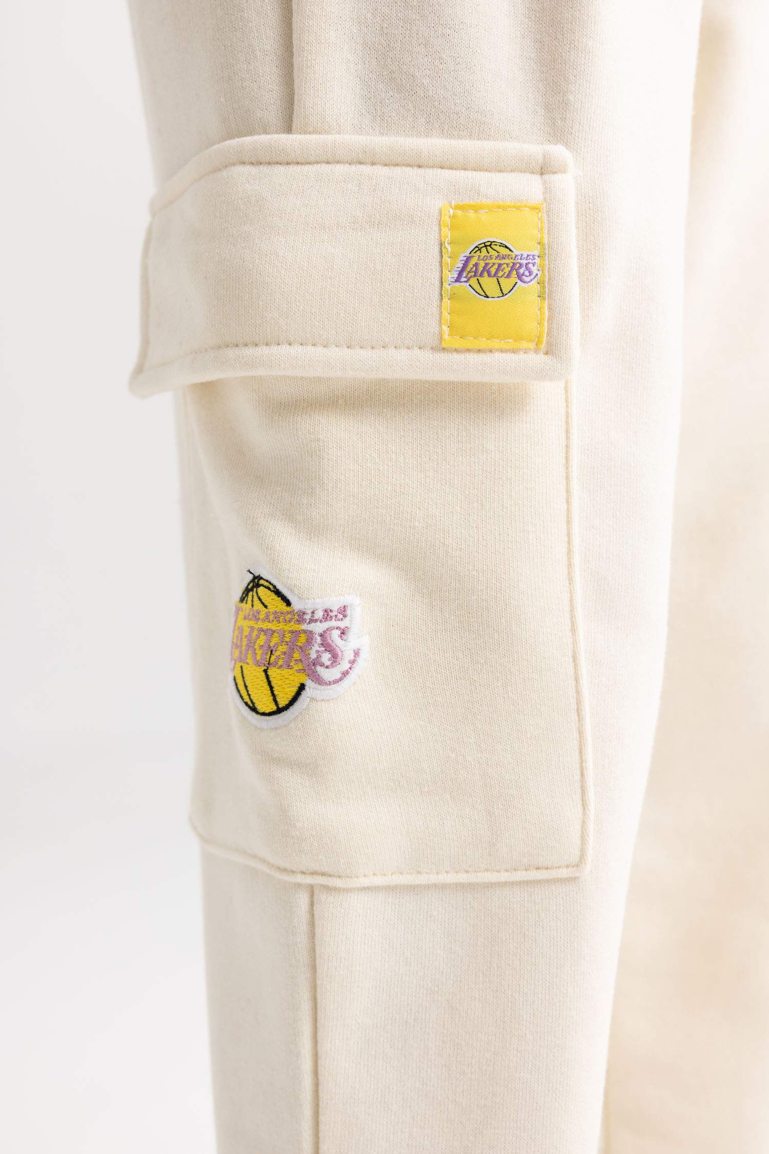 بنطلون سويت بانتس قصة مريحة من لوس أنجلوس ليكرز