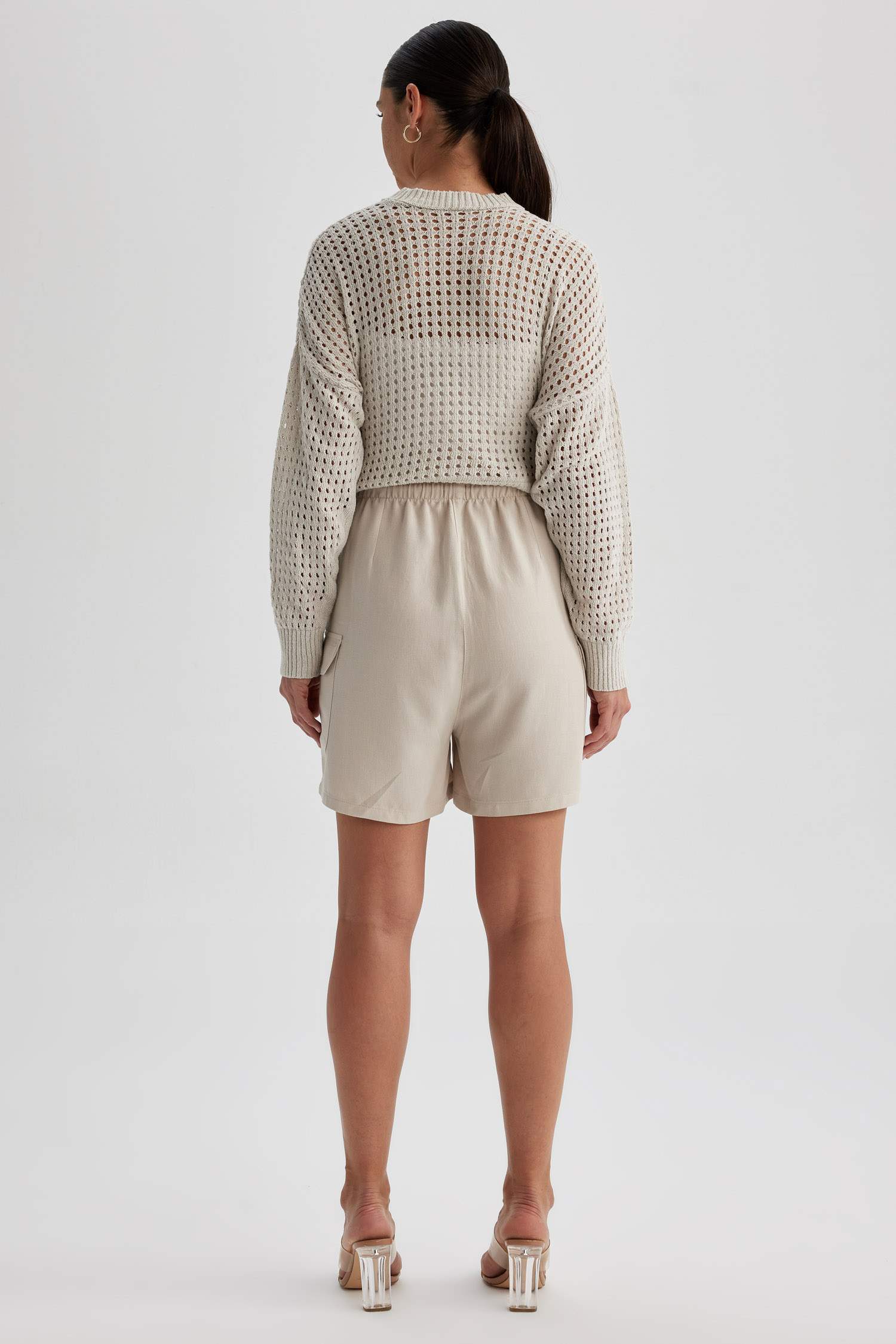 شورت كتاني بخصر عالي