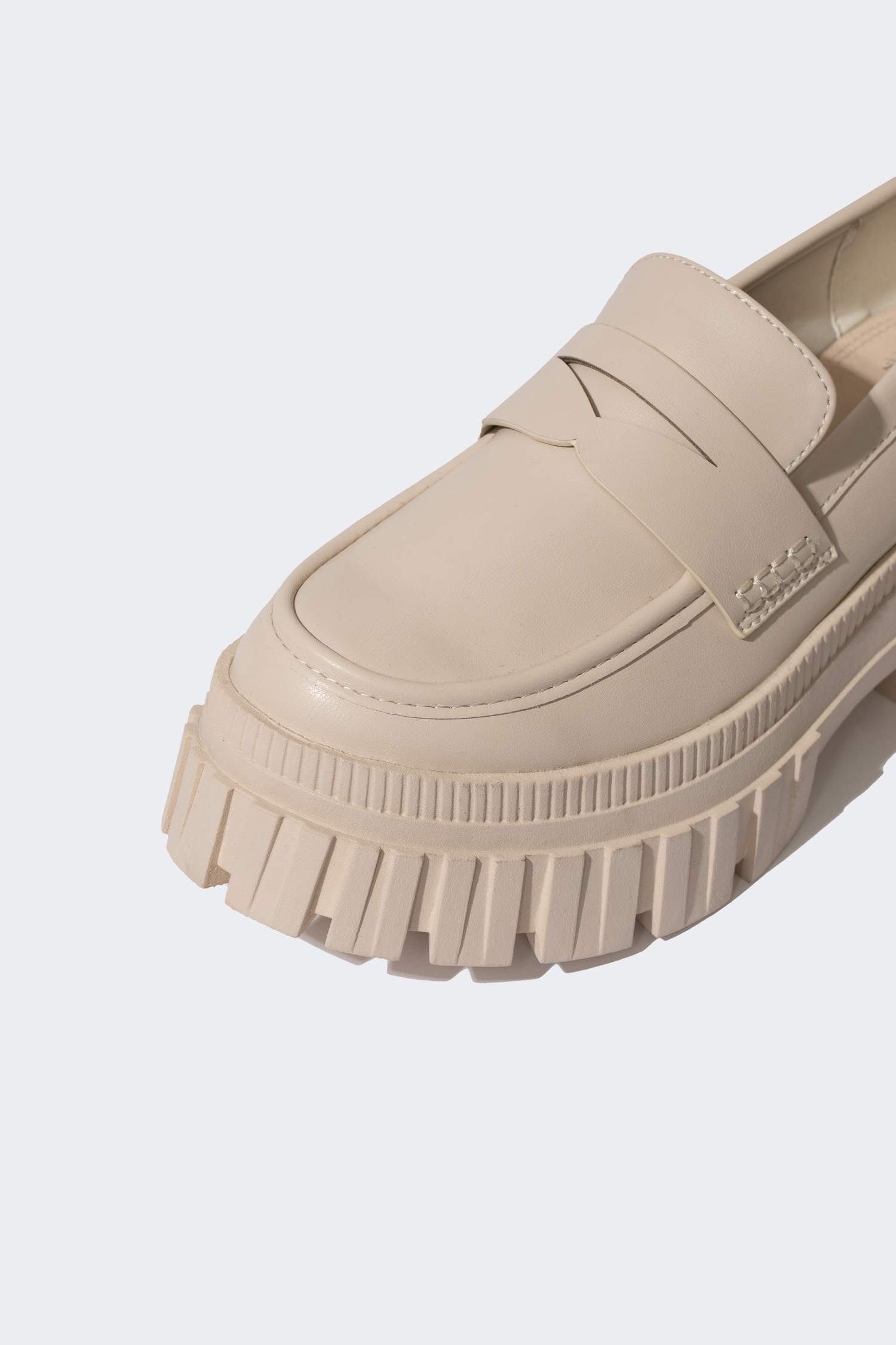 Әйелдерге классикалық аяқ киім