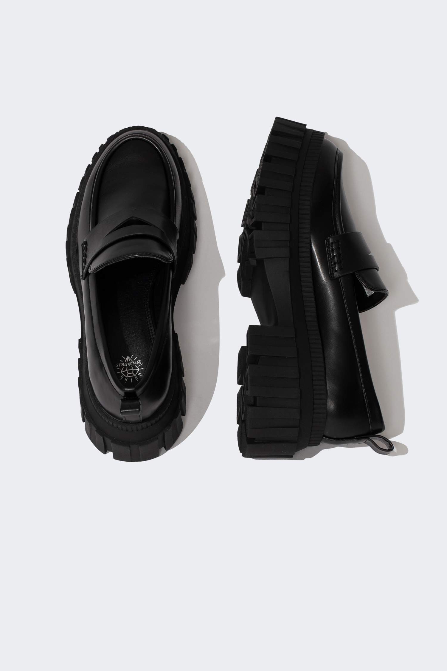 حذاء كلاسيكي نسائي جلد صناعي بكعب سميك سليب أون