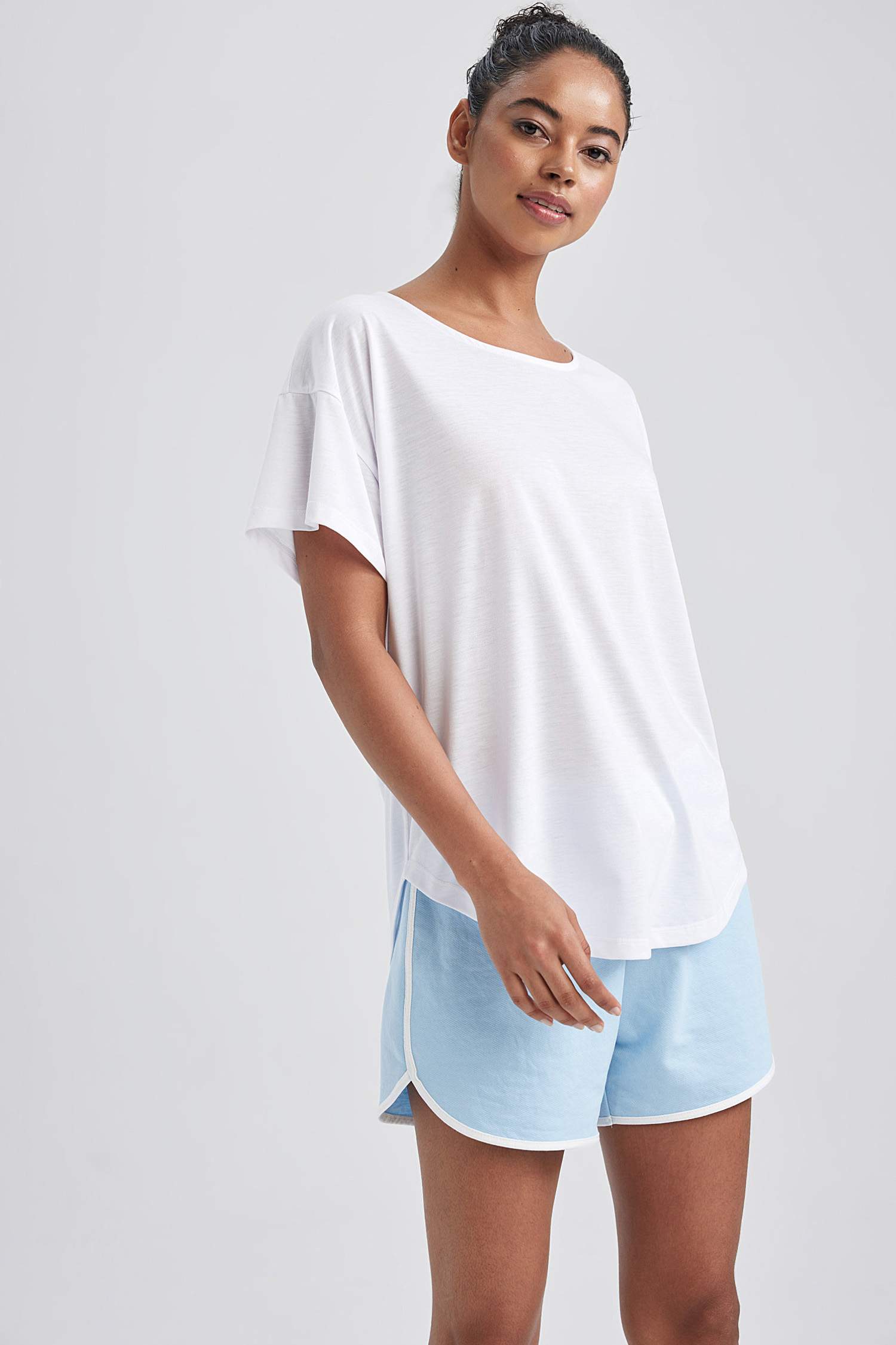 T-Shirt à Manches Courtes Coupe Longue Col Ras Du Cou