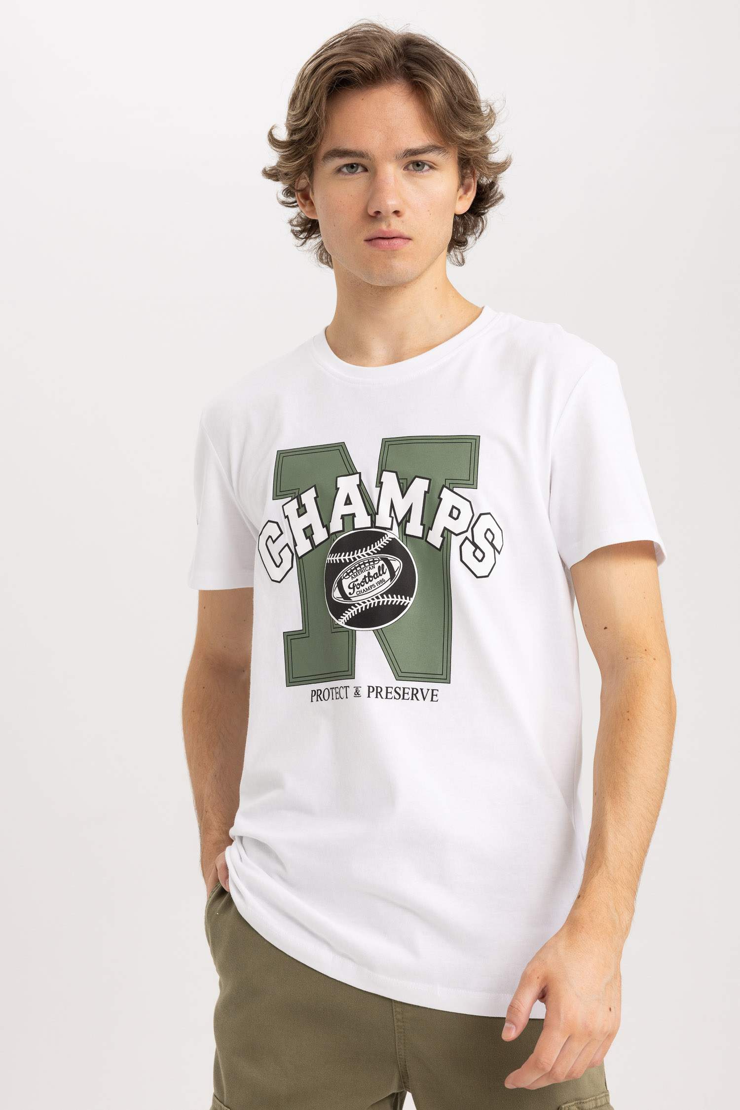 White MEN Slim Fit Crew Neck Printed TShirt 2827942 DeFacto