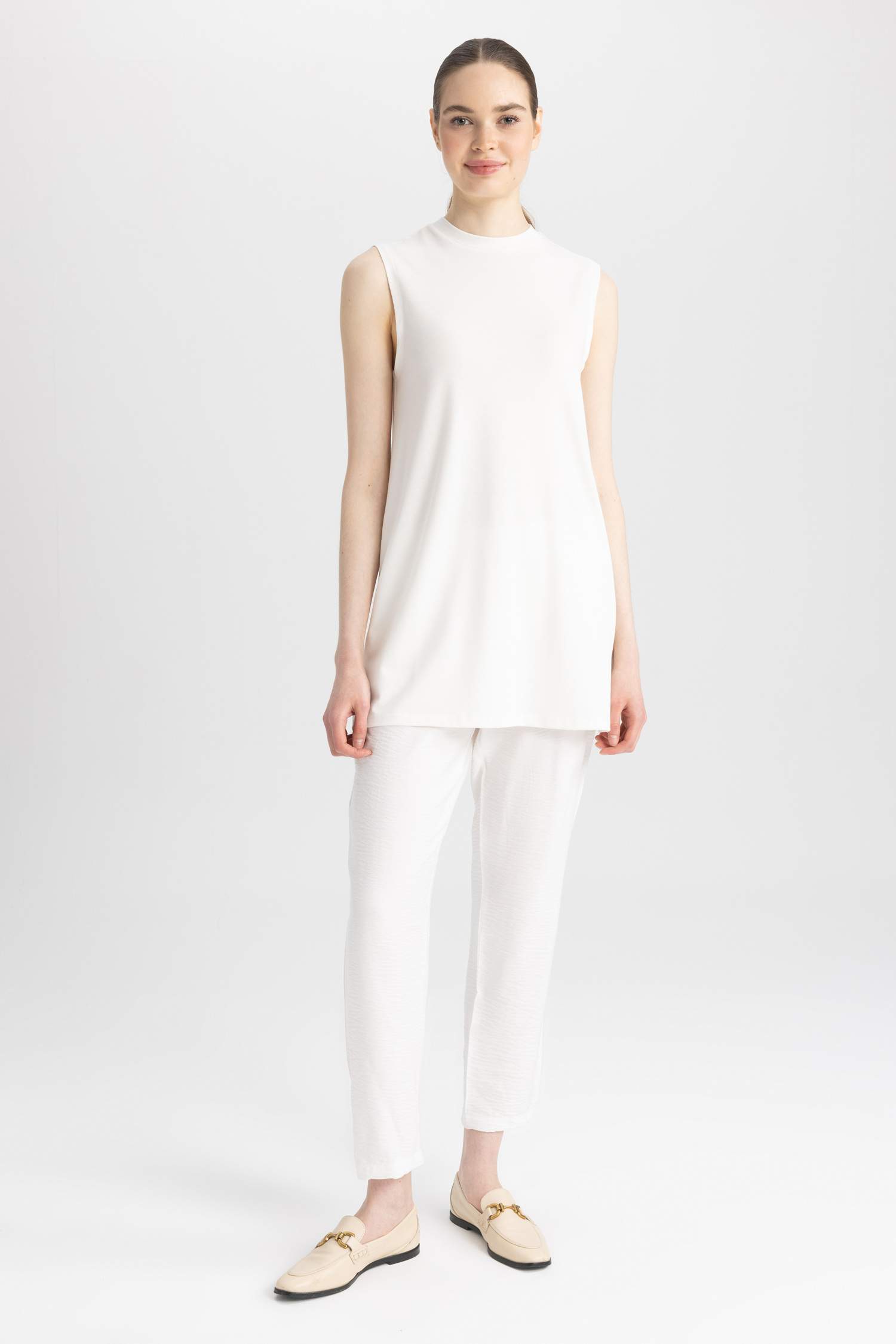 Regular Fit Crew Neck Sleeveless Tunic