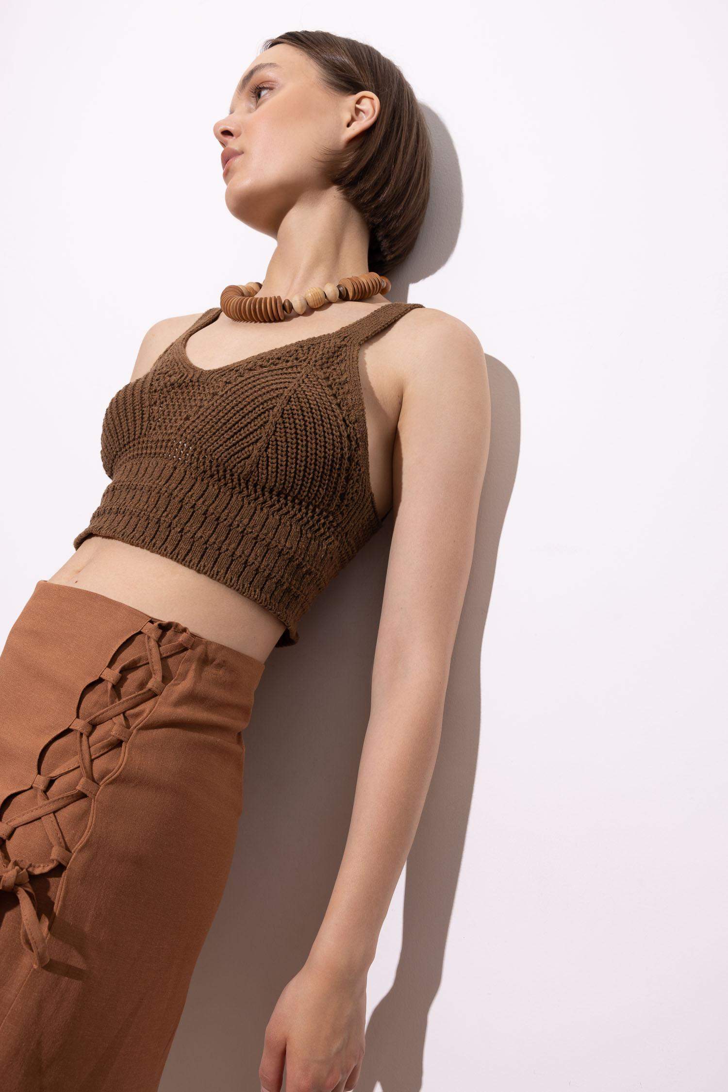 Slim Fit Dar Kesim V Yaka Askılı Örgü Kroşe Atlet