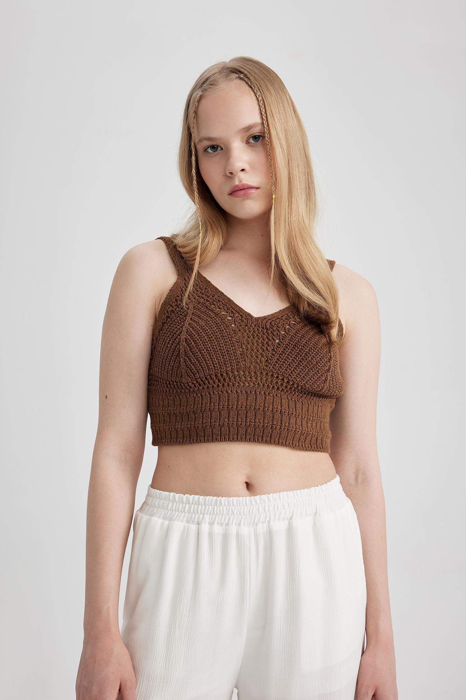 Slim Fit Dar Kesim V Yaka Askılı Örgü Kroşe Atlet