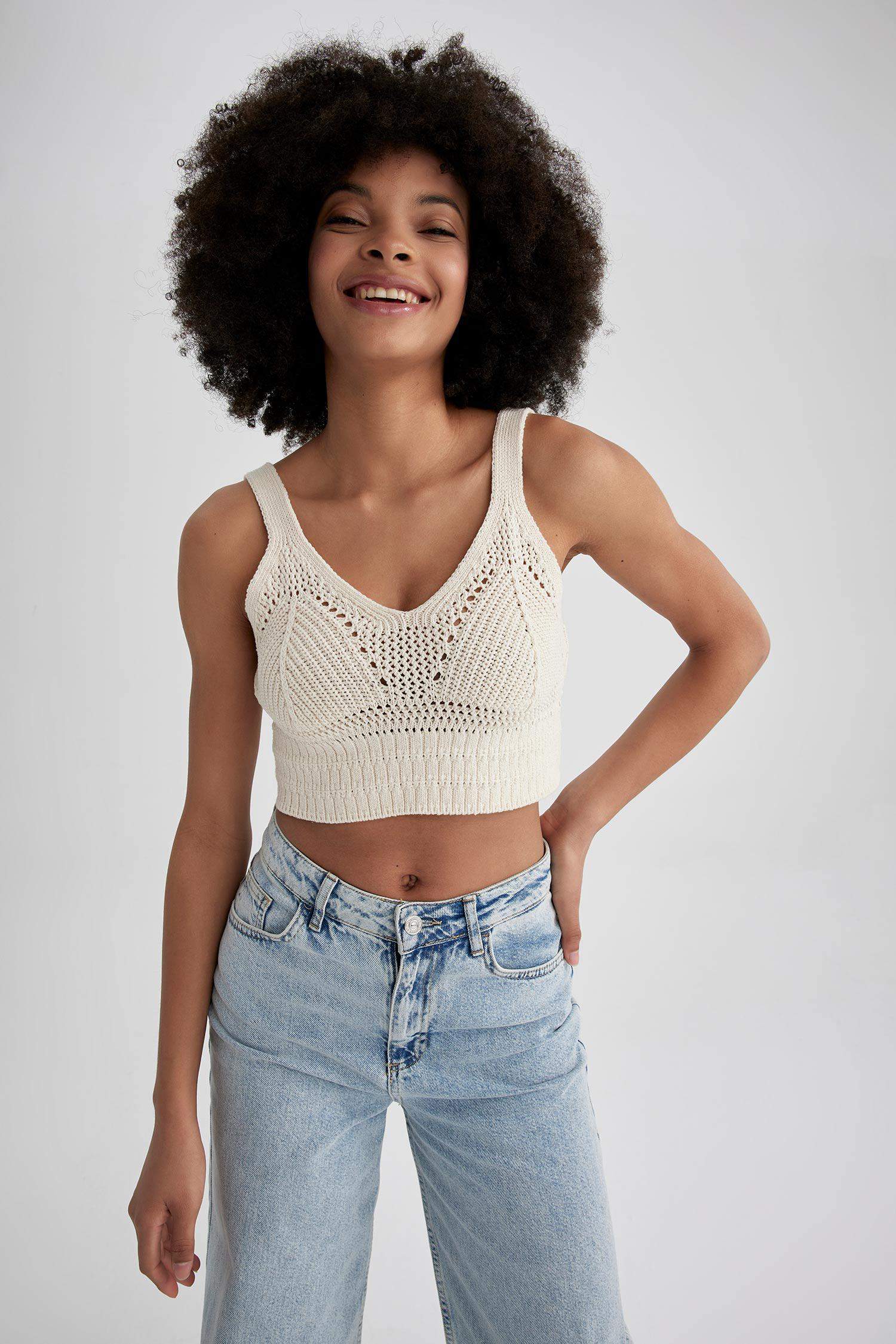 Slim Fit Dar Kesim V Yaka Askılı Örgü Kroşe Atlet