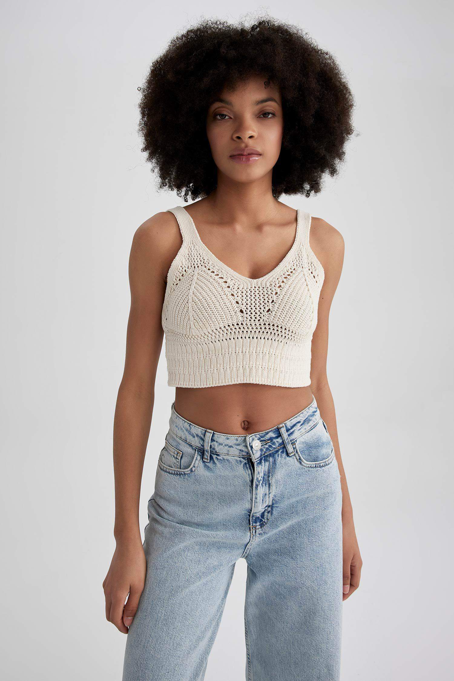 Slim Fit Dar Kesim V Yaka Askılı Örgü Kroşe Atlet