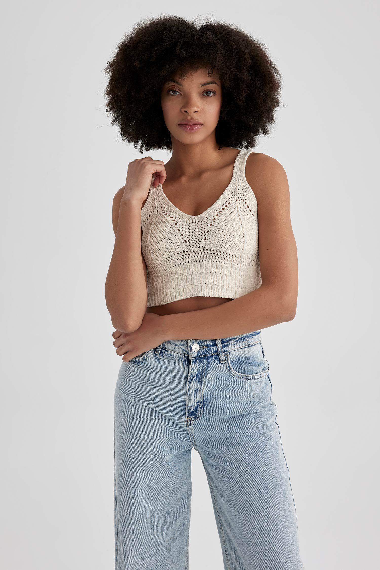 Slim Fit Dar Kesim V Yaka Askılı Örgü Kroşe Atlet