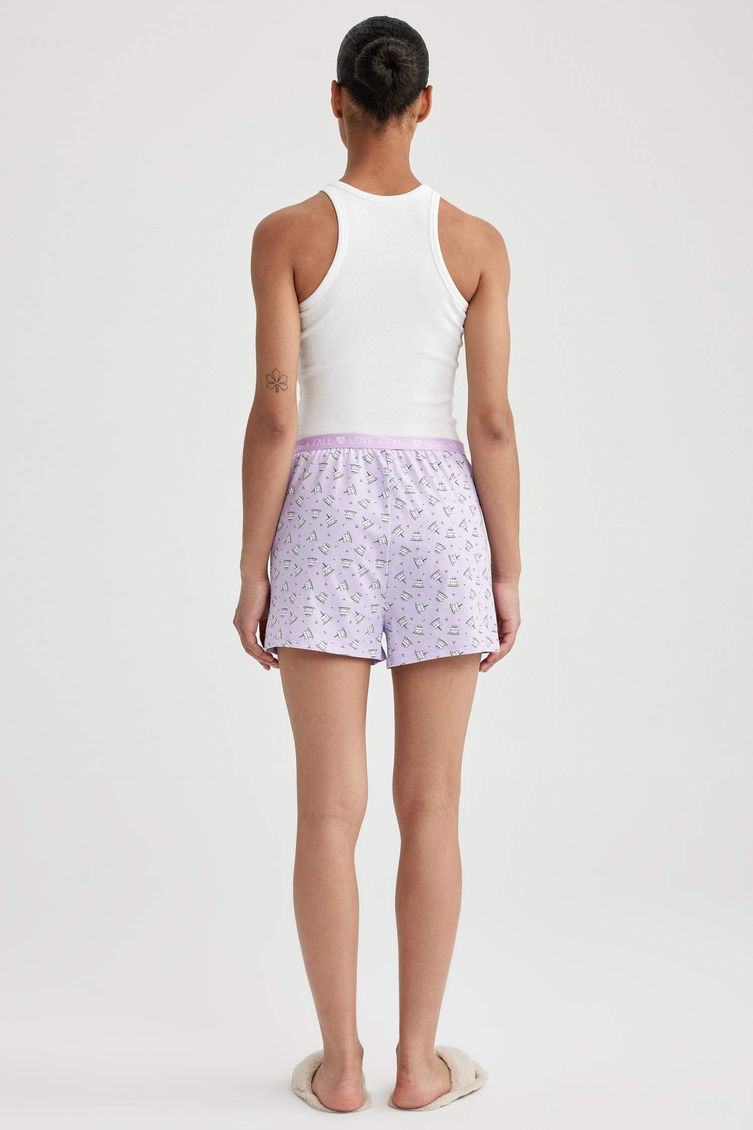 Lululemon Hotty Hot Shorts - Gem