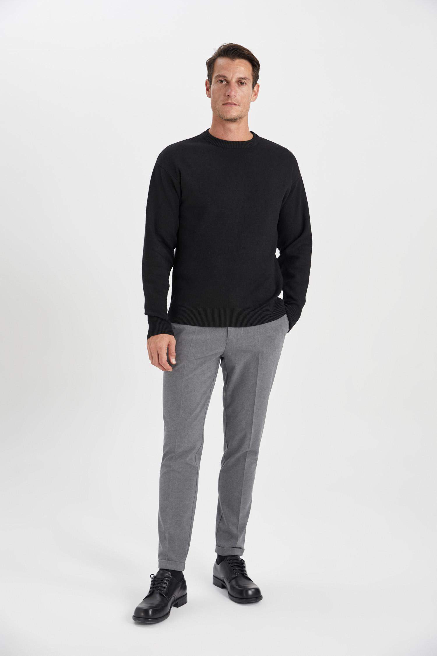 بلوفر تريكو بريميوم قصة مريحة برقبة مستديرة