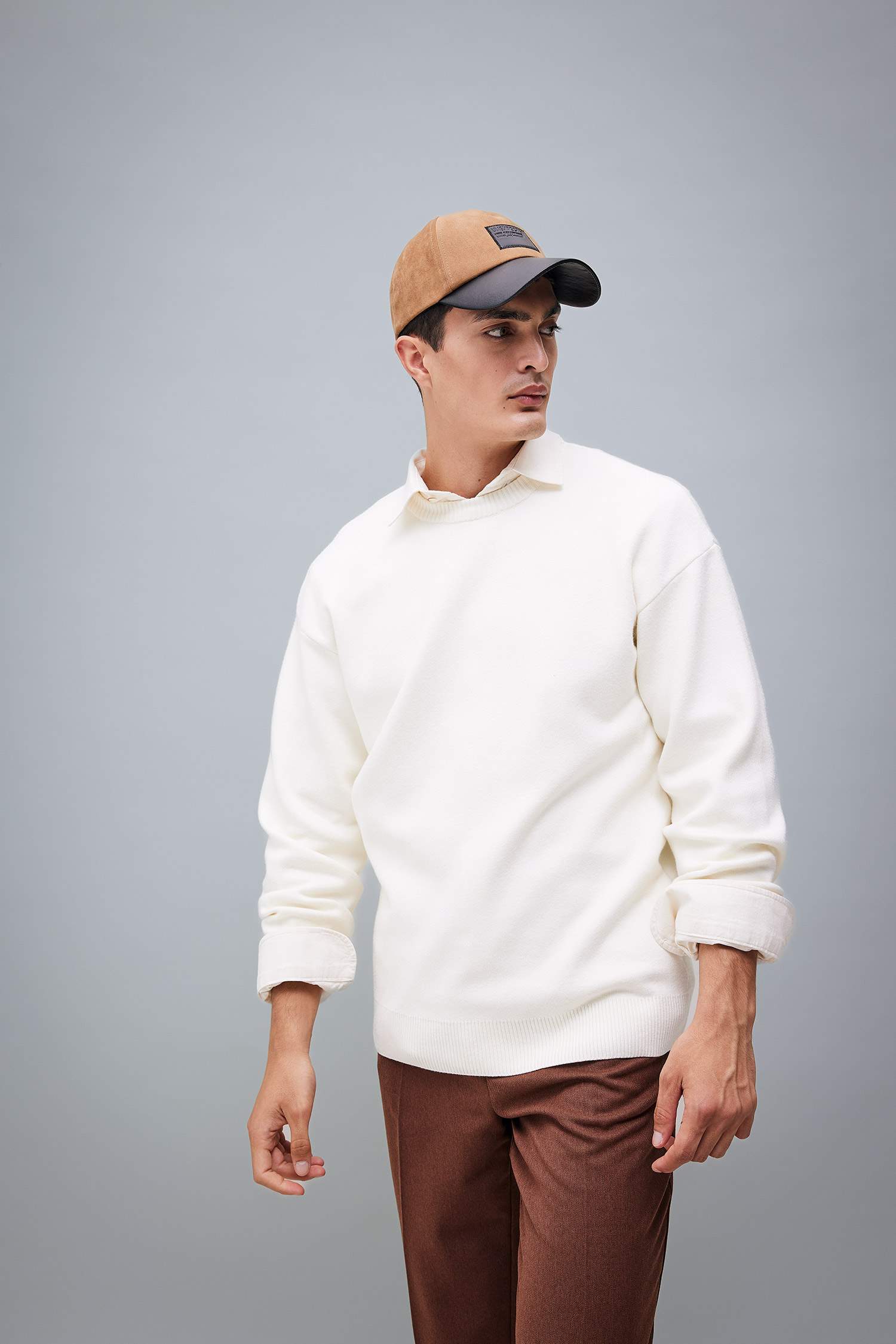 بلوفر تريكو قصة مريحة برقبة مستديرة بيج فاتح