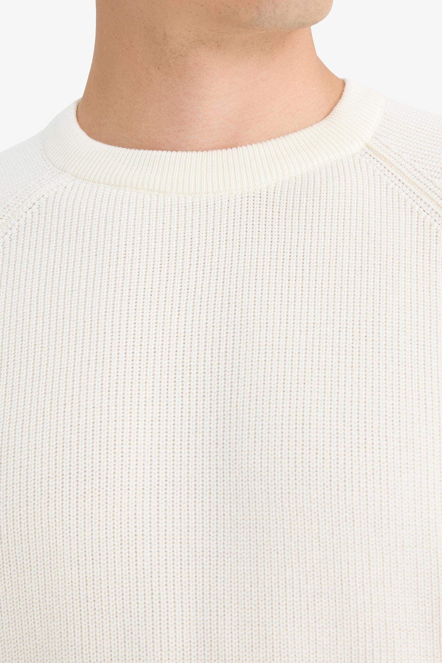 بلوفر تريكو قصة عادية برقبة مستديرة