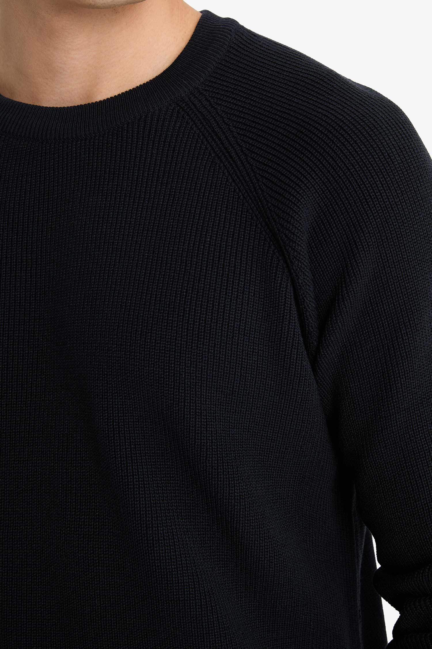 Standard Fit Crew Neck Knitwear Pullover