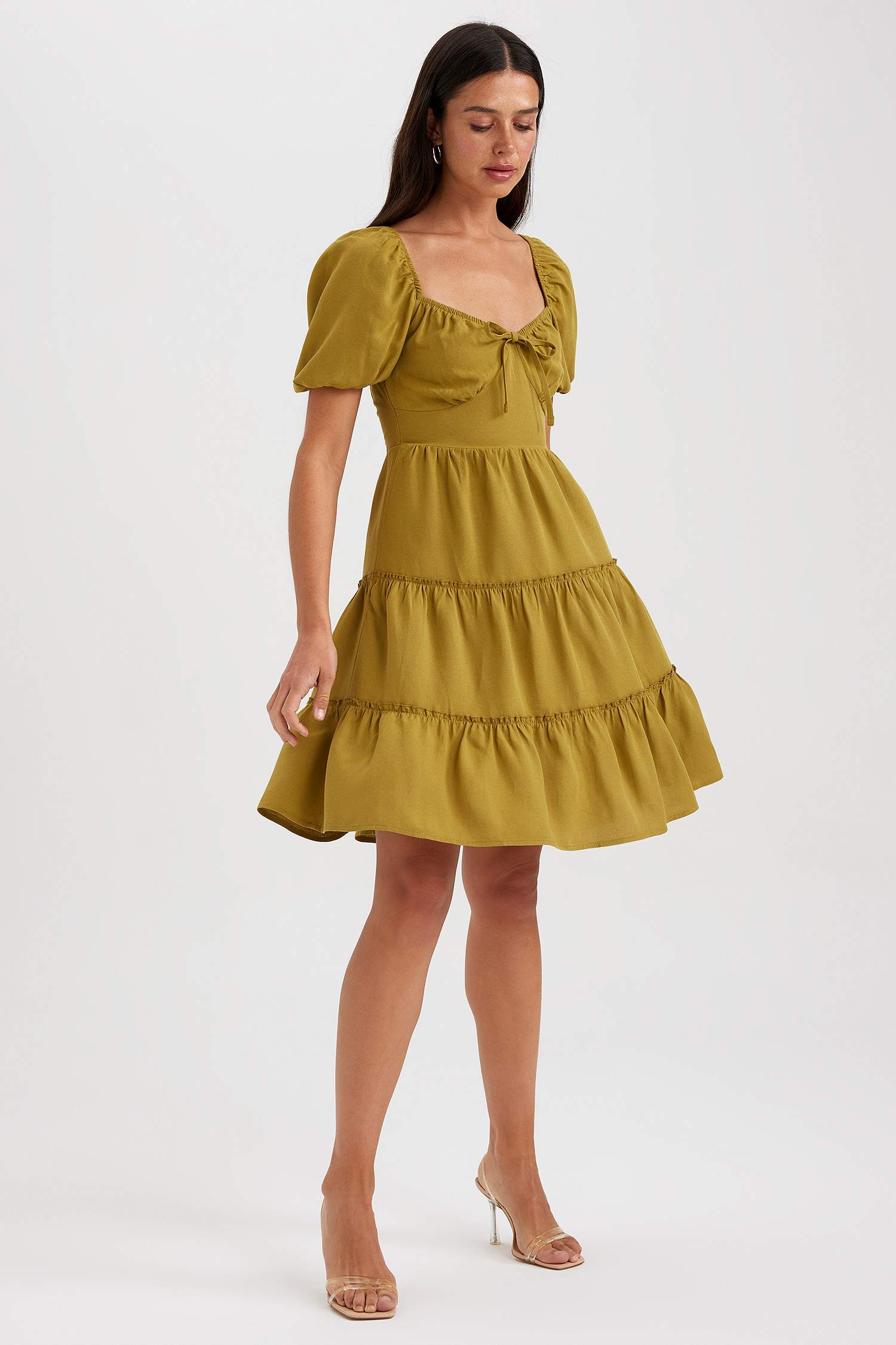 فستان قصير بيبي دول بأكمام بالون برقبة قلب